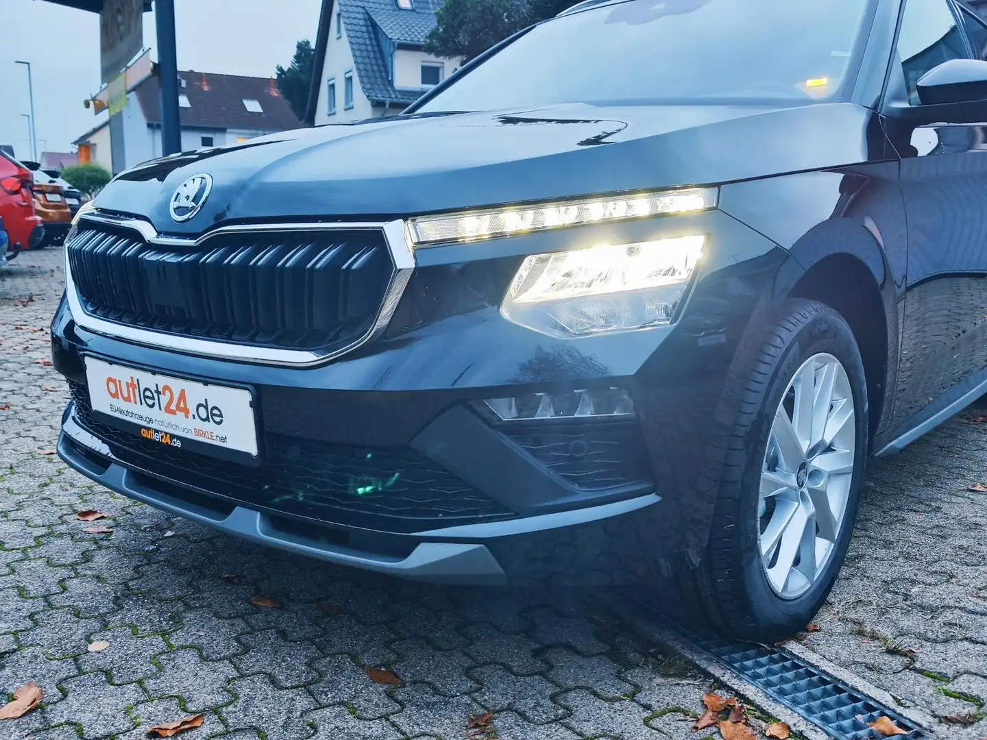 Skoda Kamiq Kamiq 130Jahre Premium Totwinkel elek. Heckklappe Zwart - 2
