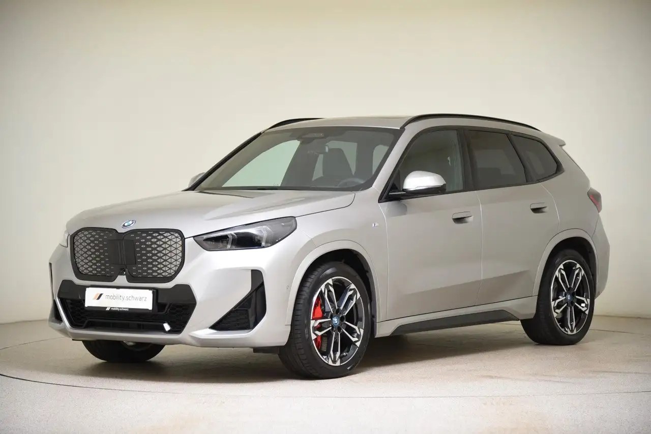 BMW iX1 xDrive30 M Sport Pro HUD Pano H&K LED AHK — photo 1 of 28