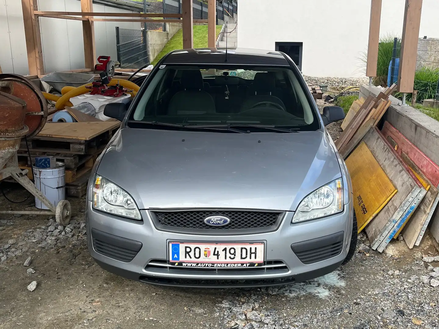 Ford Focus Focus Traveller Trend 1,8 TDdi Trend Silber - 2
