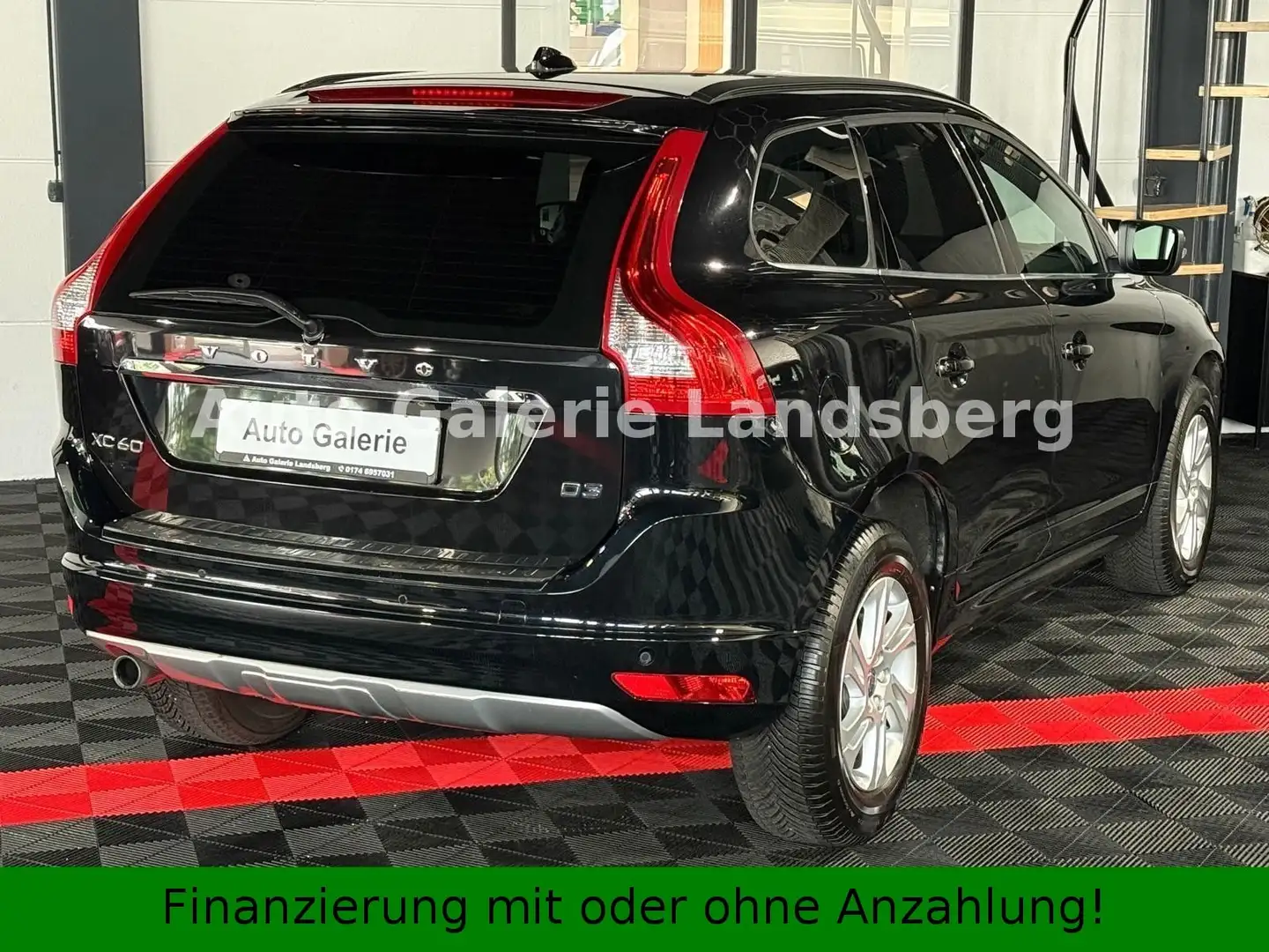 Volvo XC60 2.0 D3 Momentum*Navi*Xenon*Kamera*AHK Schwarz - 2