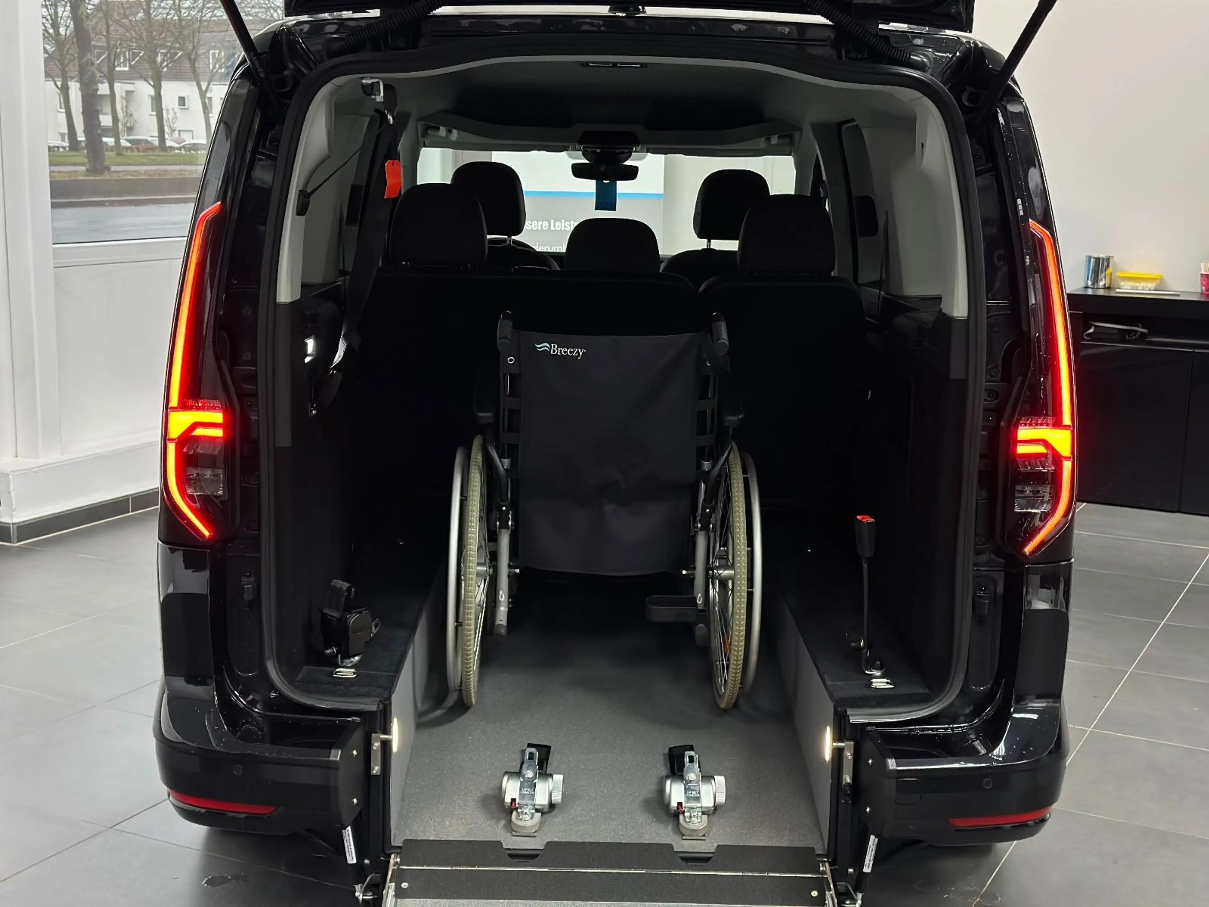 Volkswagen Caddy Maxi Style DSG TSI Rollstuhlgerecht-Rampe — photo 10