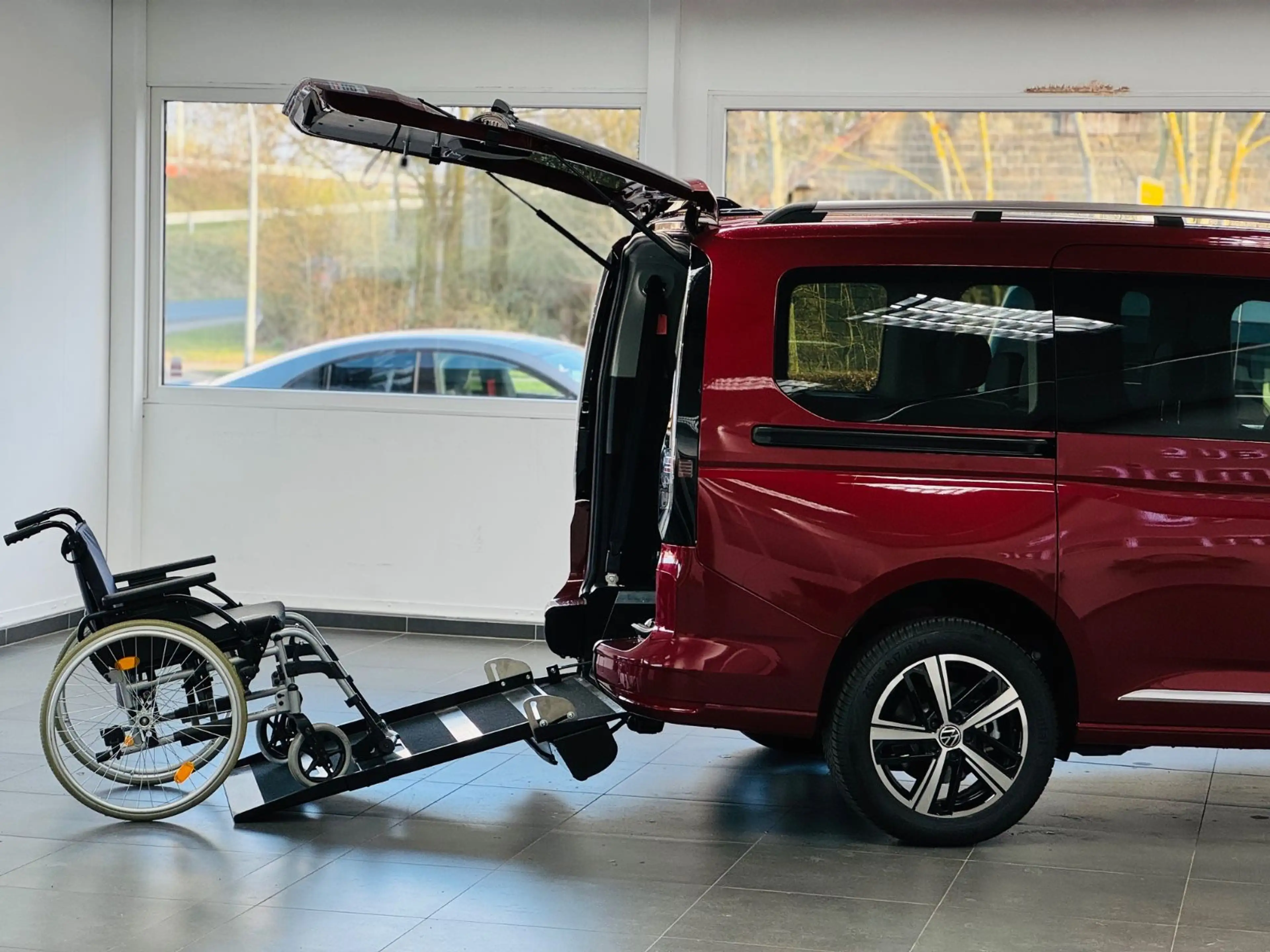 Volkswagen Caddy Maxi Style DSG TSI Rollstuhlgerecht-Rampe — photo 6