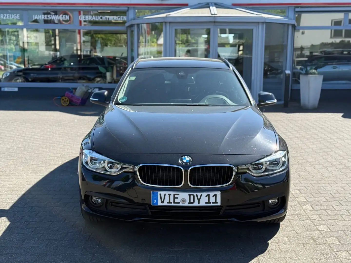 BMW 320 d Touring Schwarz - 1