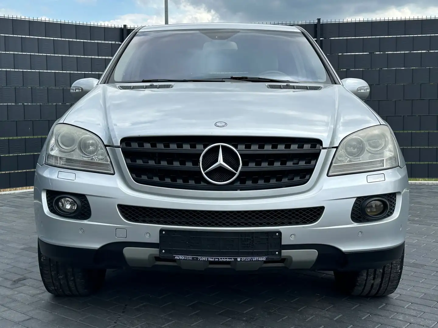Mercedes-Benz ML 350 4-MATIC*7G*AIRMATIC*COMAND*BI-XENON*LEDER Plateado - 2