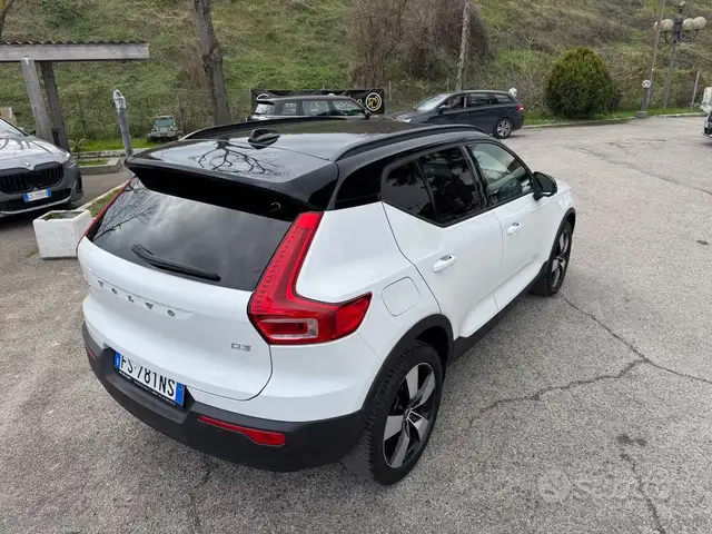 Volvo XC40 view 15
