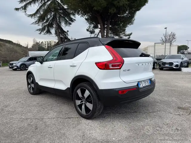 Volvo XC40 view 13