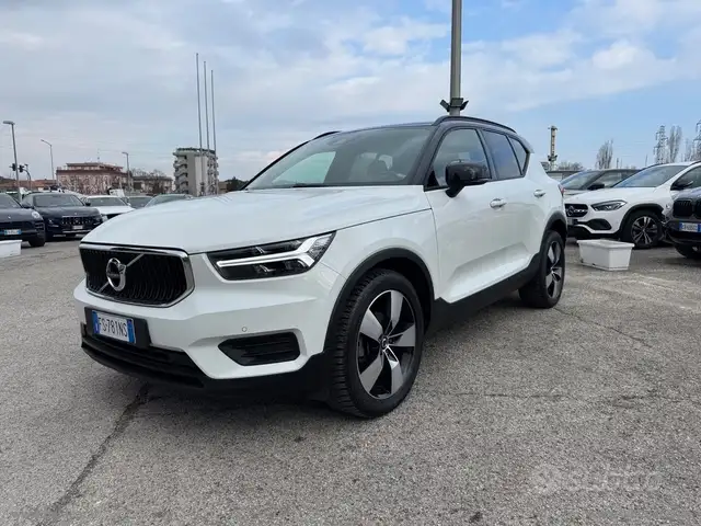 Volvo XC40 view 9