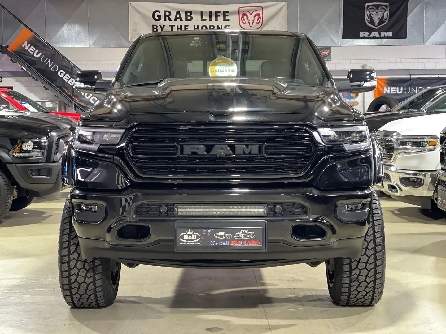 Dodge RAM LIMITED+NIGHT+MONSTER OFFROAD UMBAU+HUD+LUFT+AHK Schwarz - 2