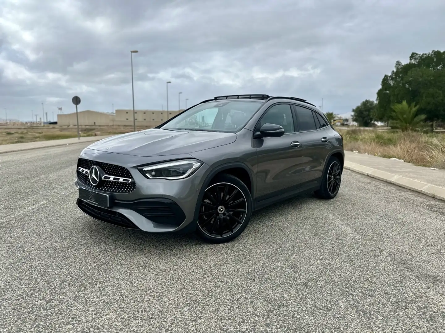 Mercedes-Benz GLA 220 220d 4Matic 8G-DCT Gris - 1