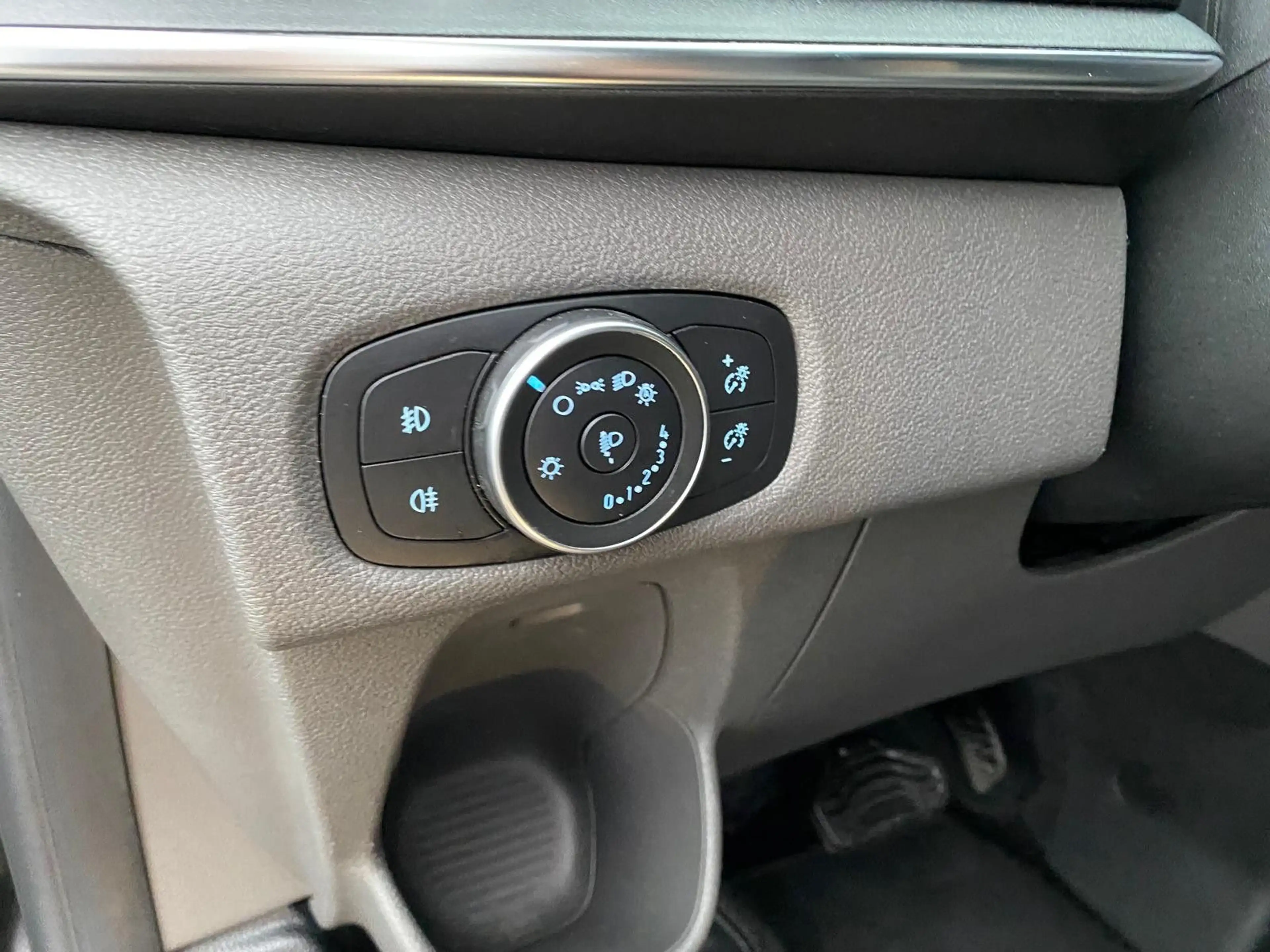 Ford Tourneo Custom Kombi 320 L1Titanium|LEDER|SZH| — photo 14