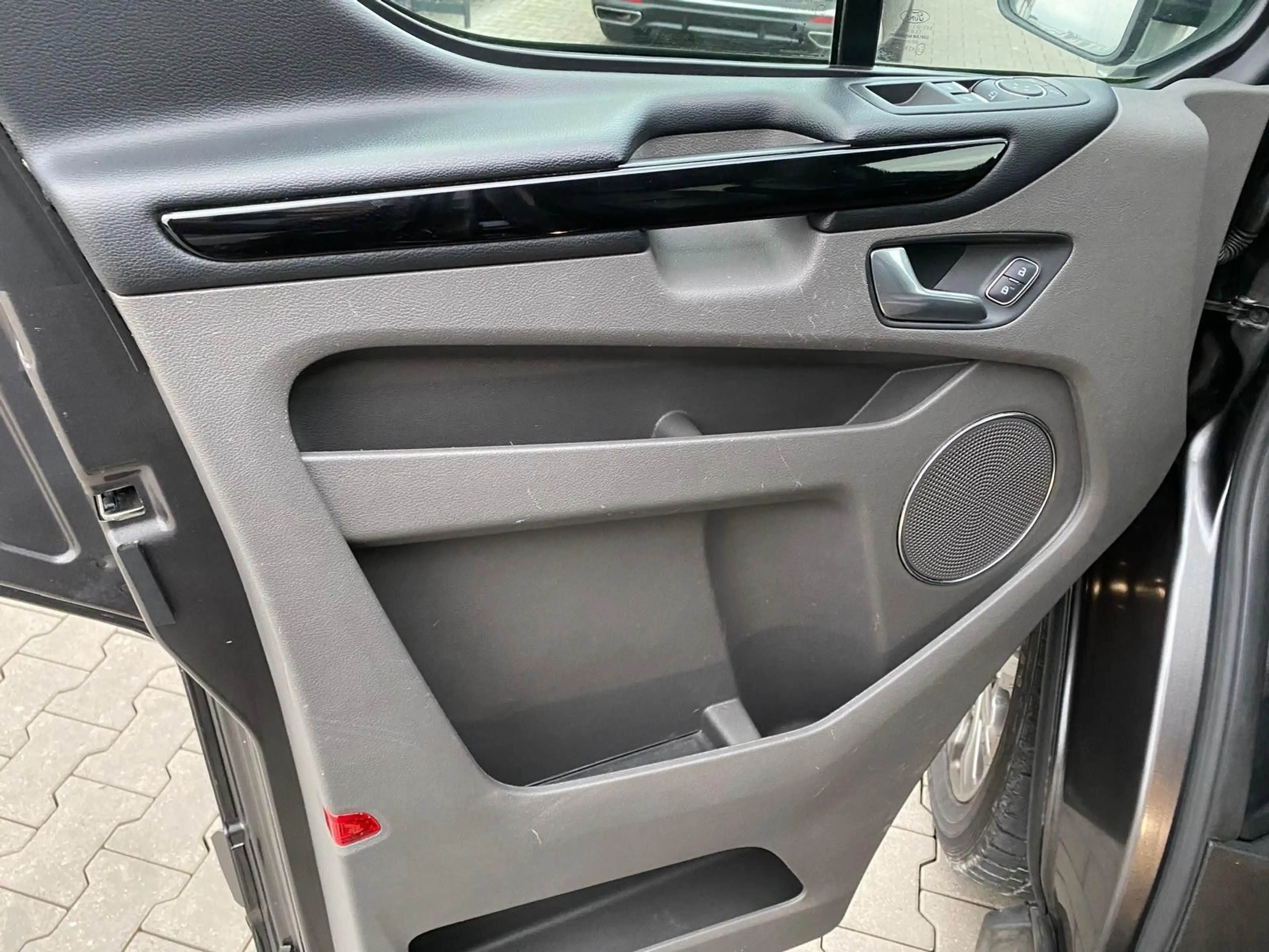 Ford Tourneo Custom Kombi 320 L1Titanium|LEDER|SZH| — photo 12