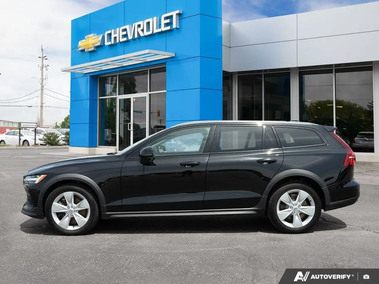 Volvo V60 Cross Country снимка Volvo V60 Cross Country