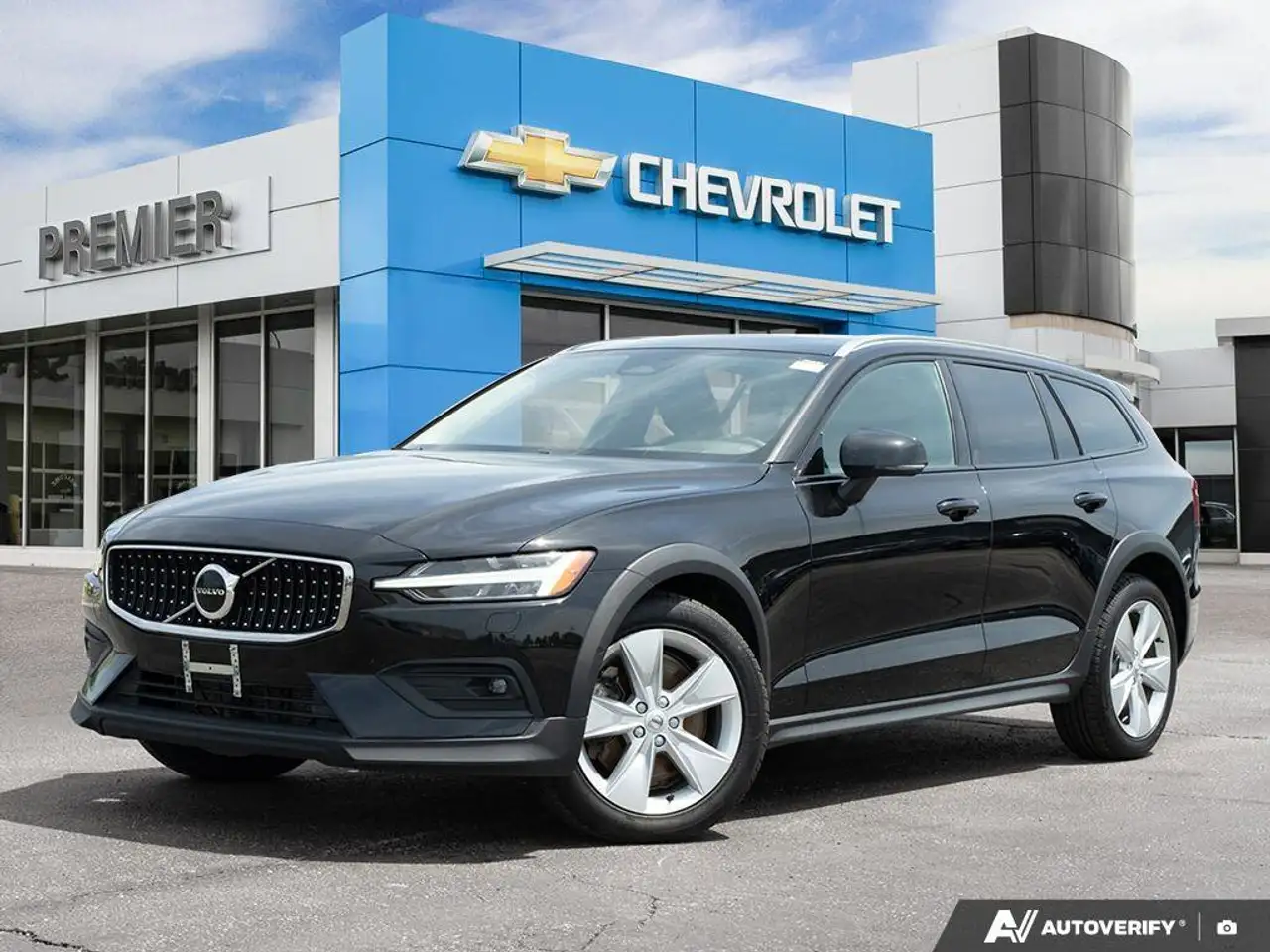 2025 Volvo V60 Cross Country