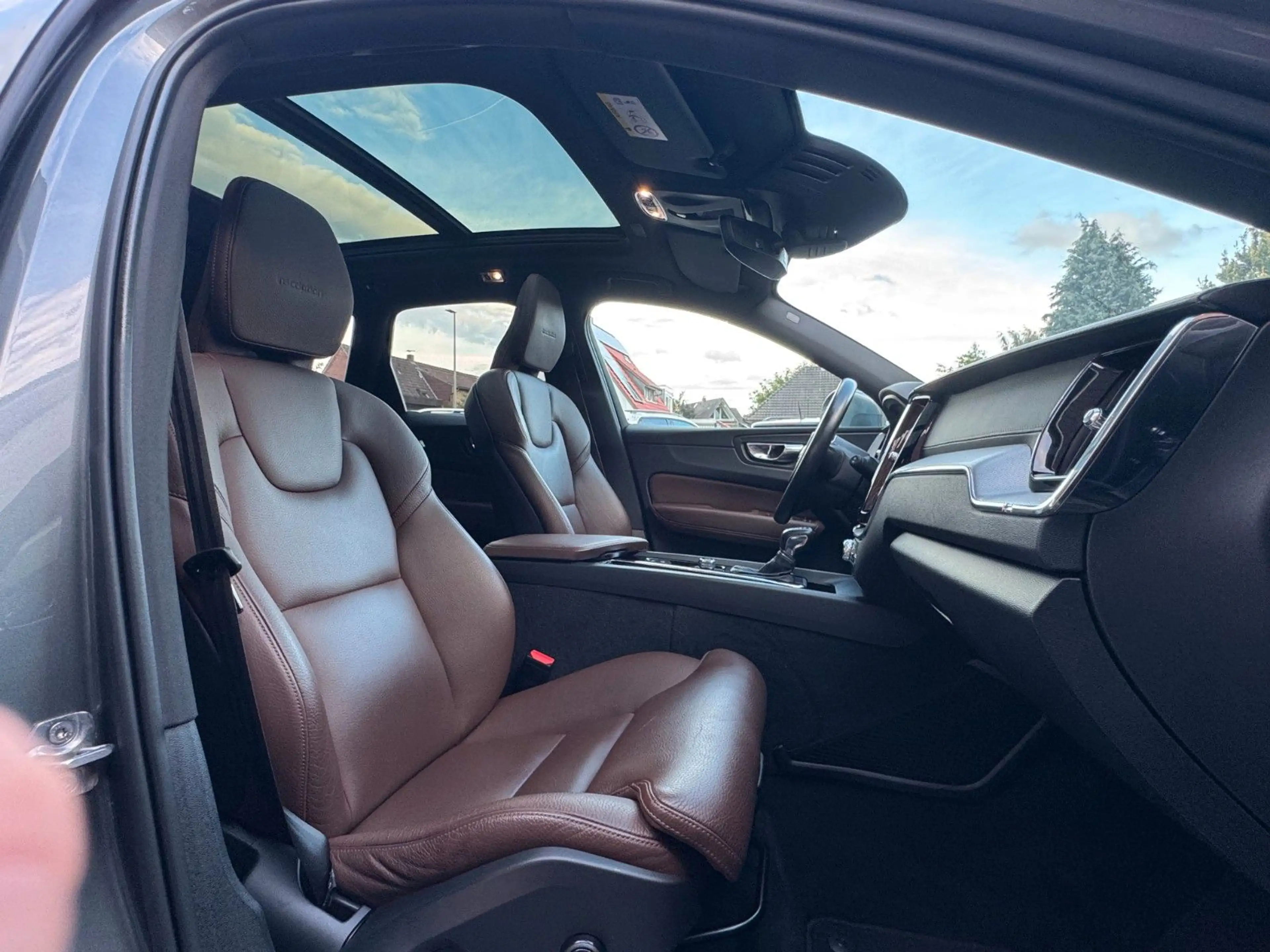 Volvo XC60 Inscription AWD*PANO*360K*AHK — photo 17