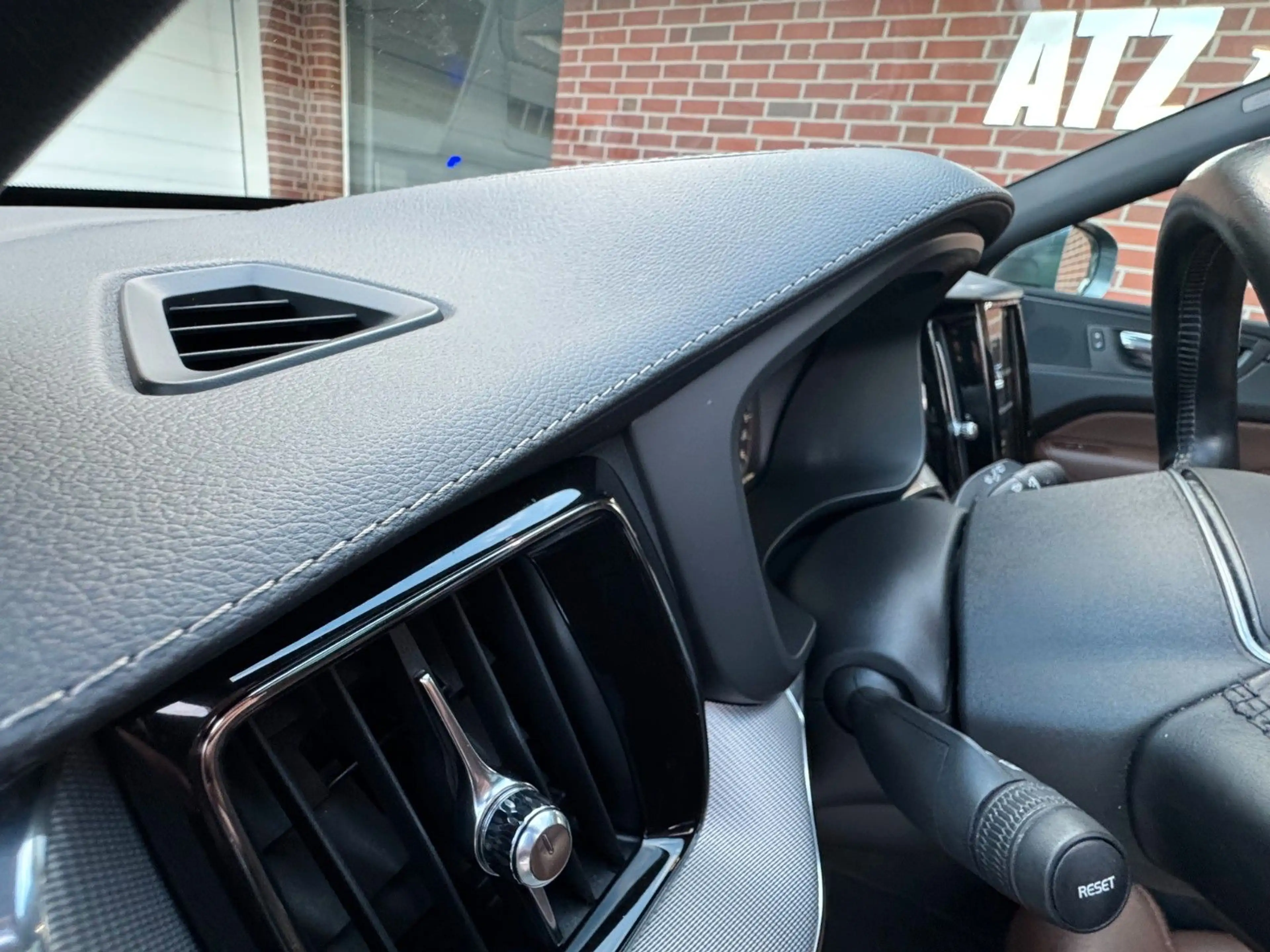 Volvo XC60 Inscription AWD*PANO*360K*AHK — photo 23