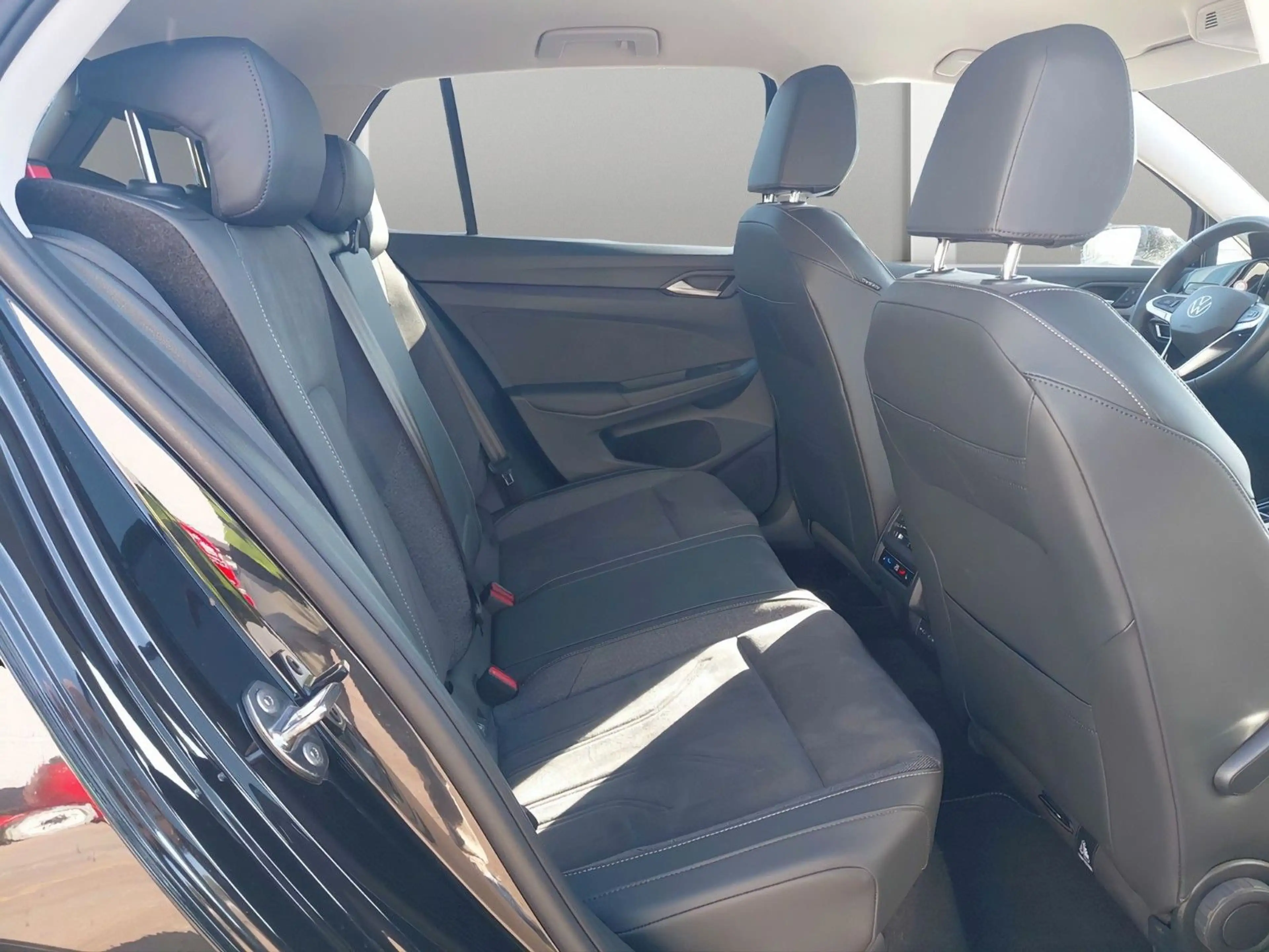 Volkswagen Golf VIII 2.0TDI Style T.Leder Massage Standheiz — photo 11