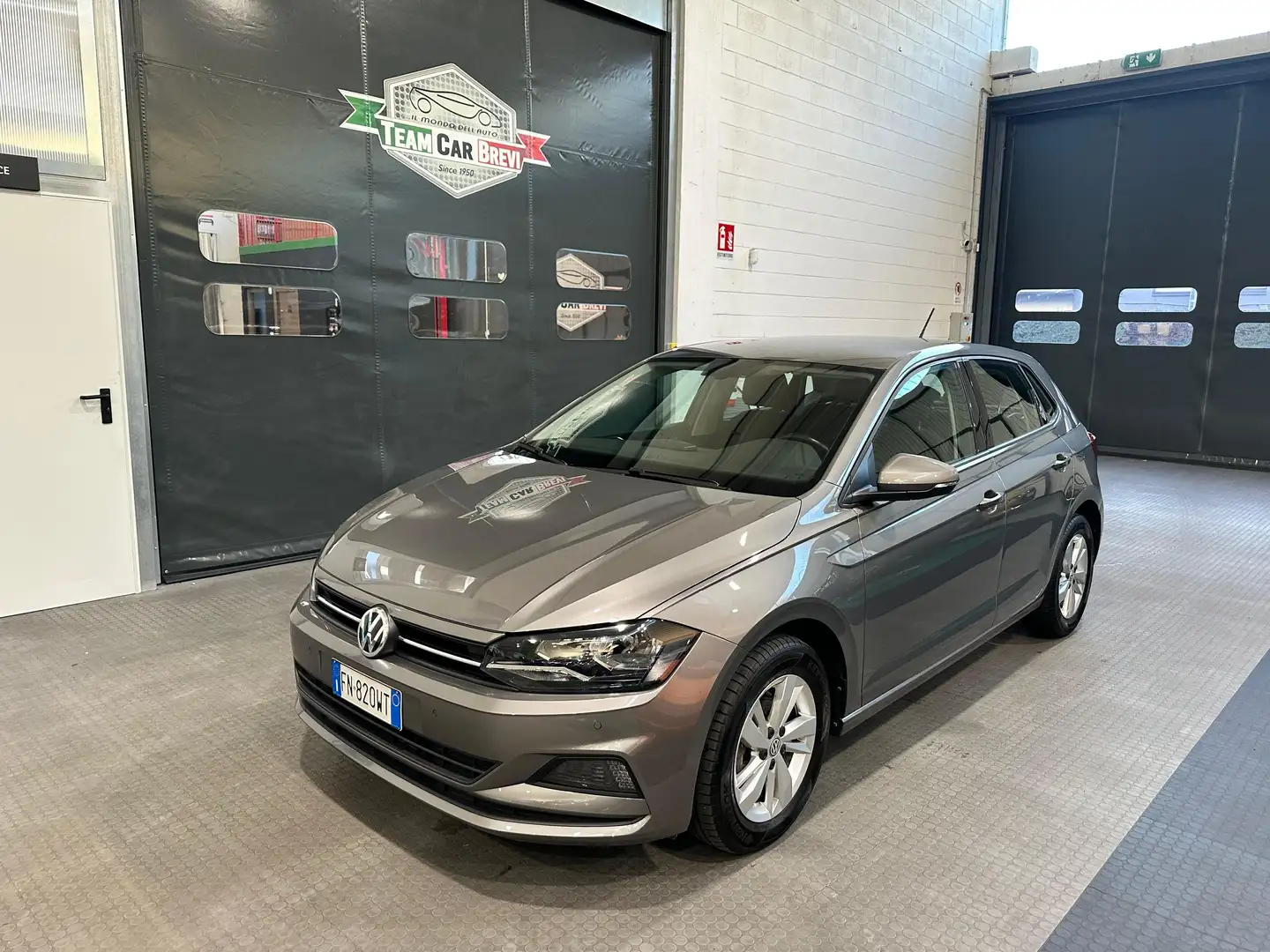 Volkswagen Polo Polo VI 2017 5p 1.0 mpi Comfortline 75cv Grigio - 1