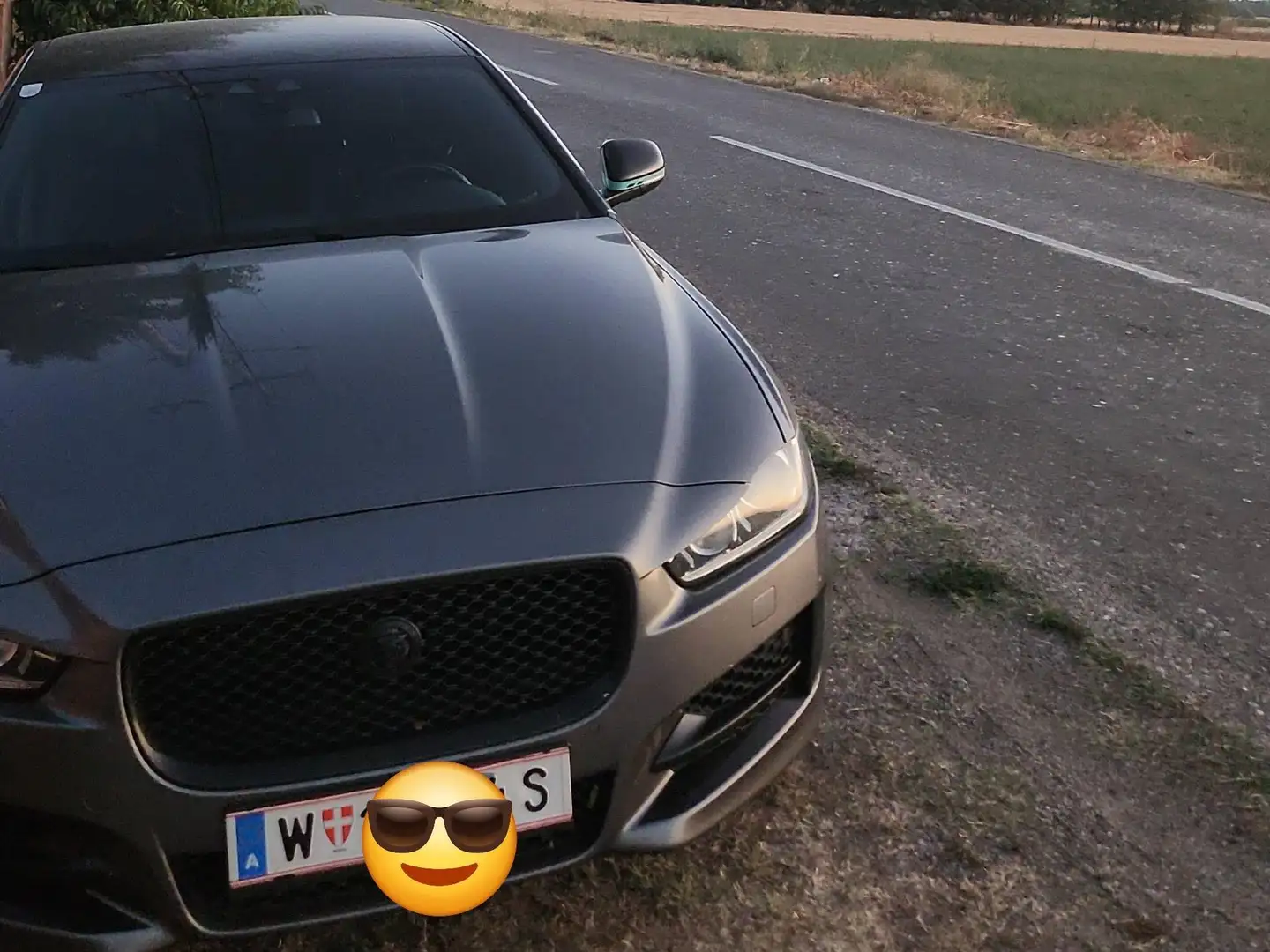 Jaguar XE XE 20d R-Sport Aut. R-Sport Grau - 2