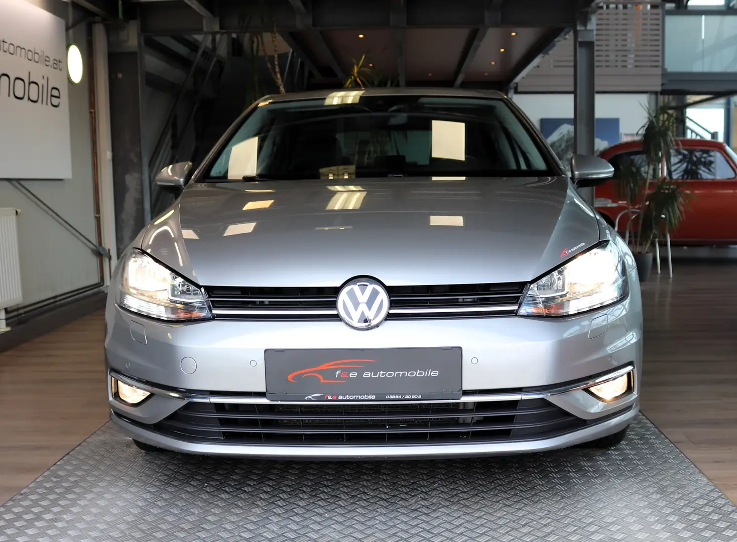 Volkswagen Golf 1,5 TSI Comfortline Grau - 2