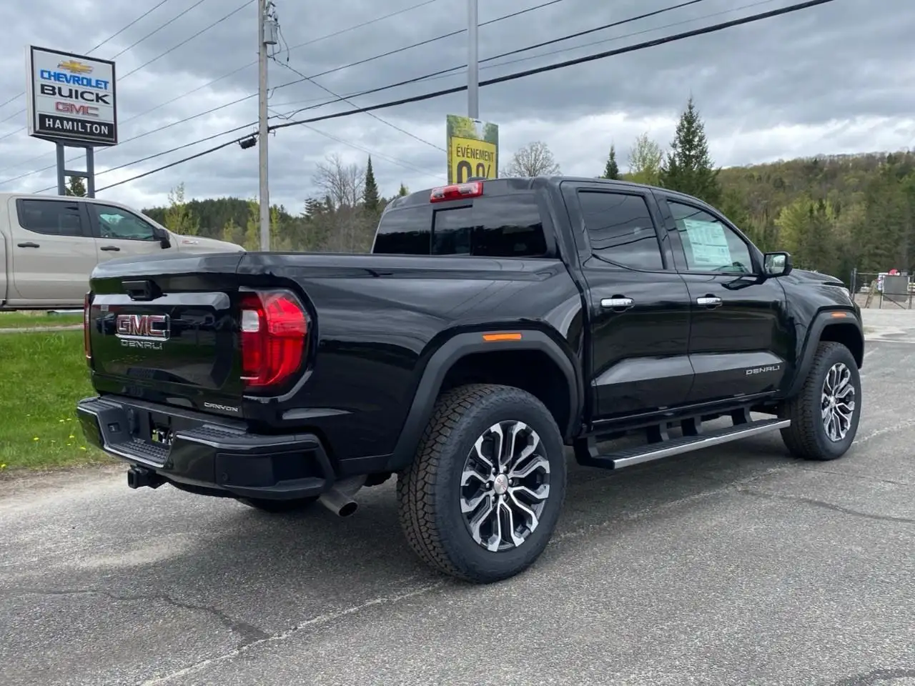 GMC Canyon снимка GMC Canyon