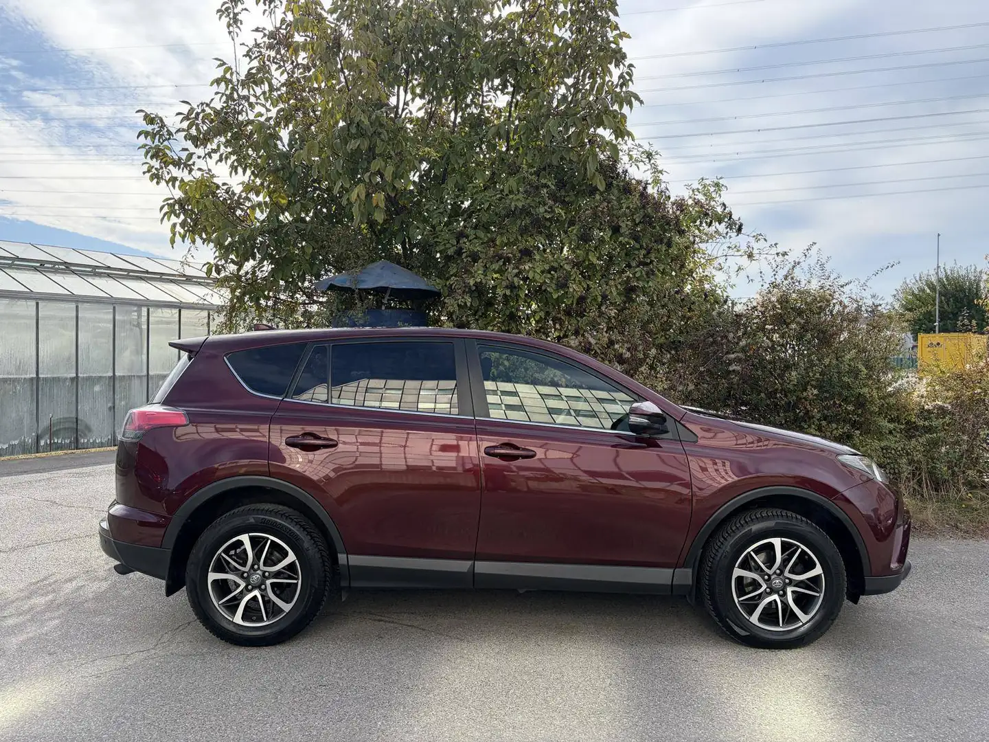 Toyota RAV4 RAV4 2,0 D-4D Active 1.Besitz Servicebuch ACC LED Kamera Navi Lane Rot - 2