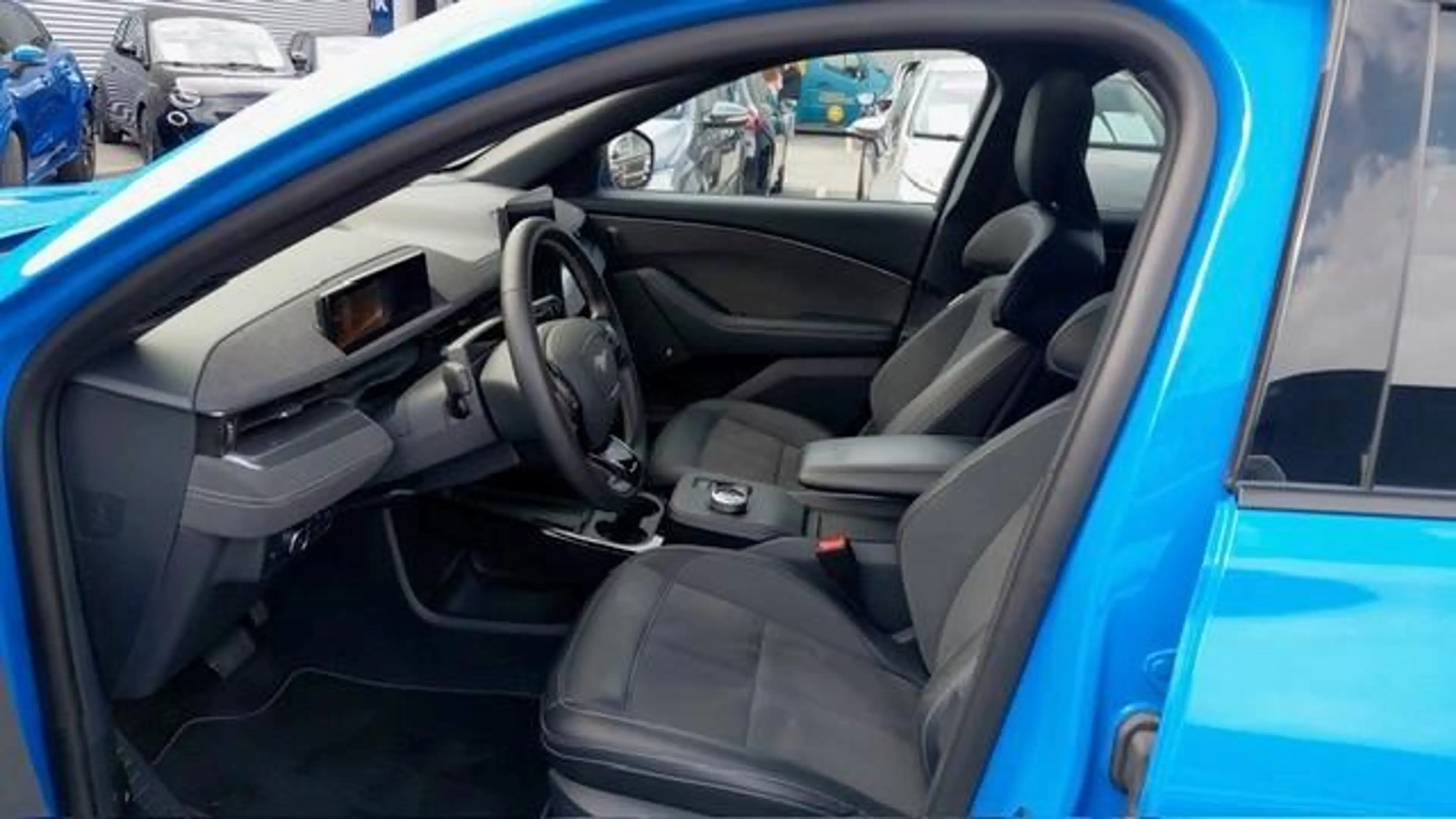 Ford Mustang Mach-E GT Extended AWD 98 kWh - 487PK - Pano — photo 11
