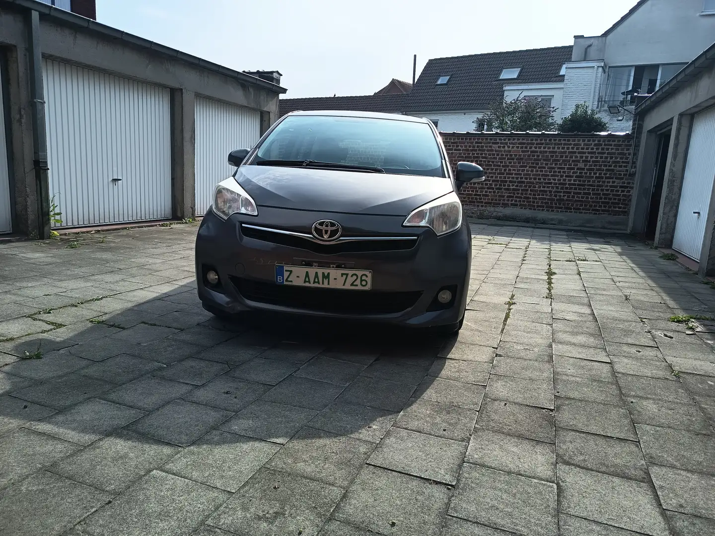 Toyota Verso-S Verso S 1.33 VVT-i Skyview * climatisation +GPS Grijs - 2