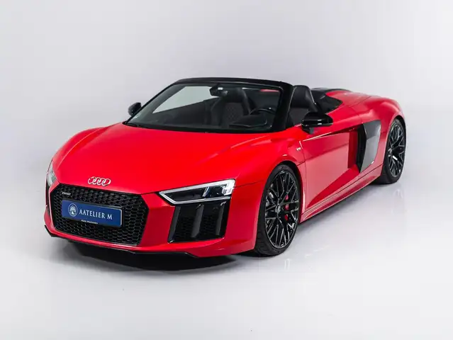 Audi R8 view 2