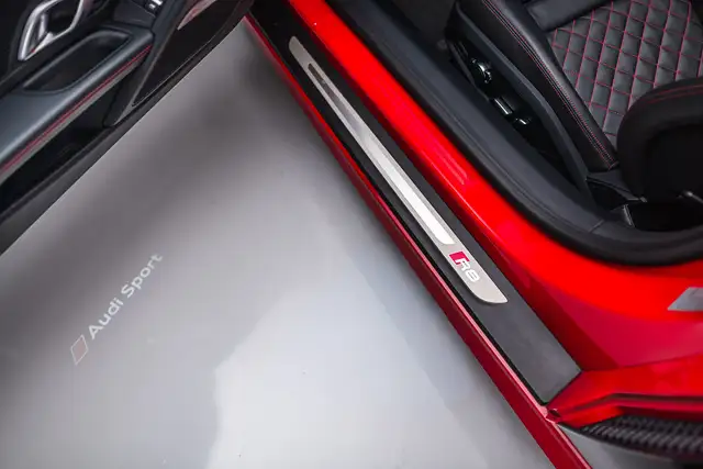 Audi R8 view 14