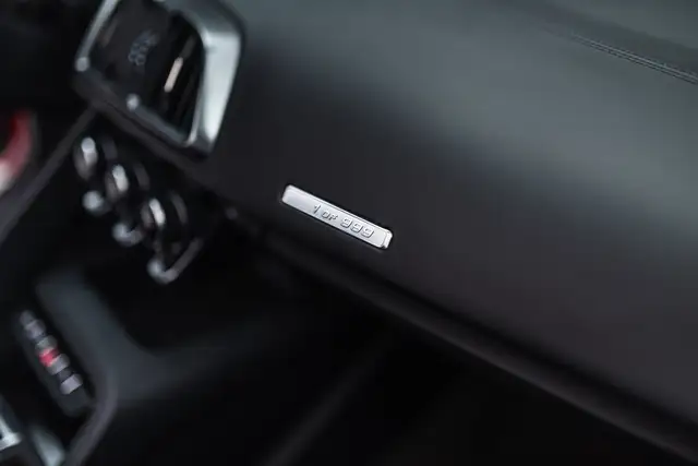 Audi R8 view 10