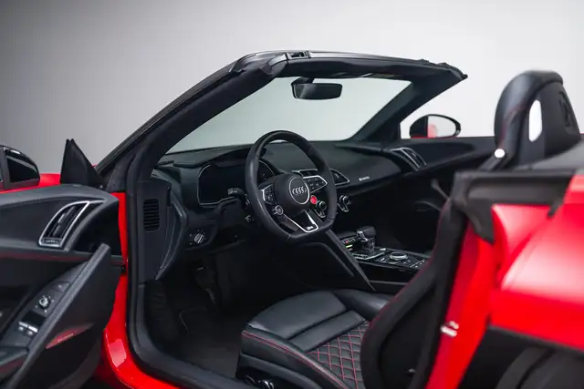 Audi R8 view 15