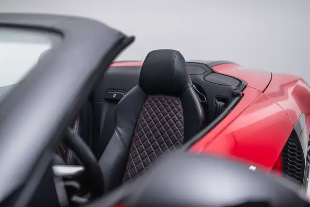 Audi R8 view 8