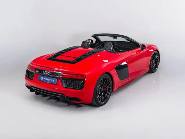 Audi R8 view 5