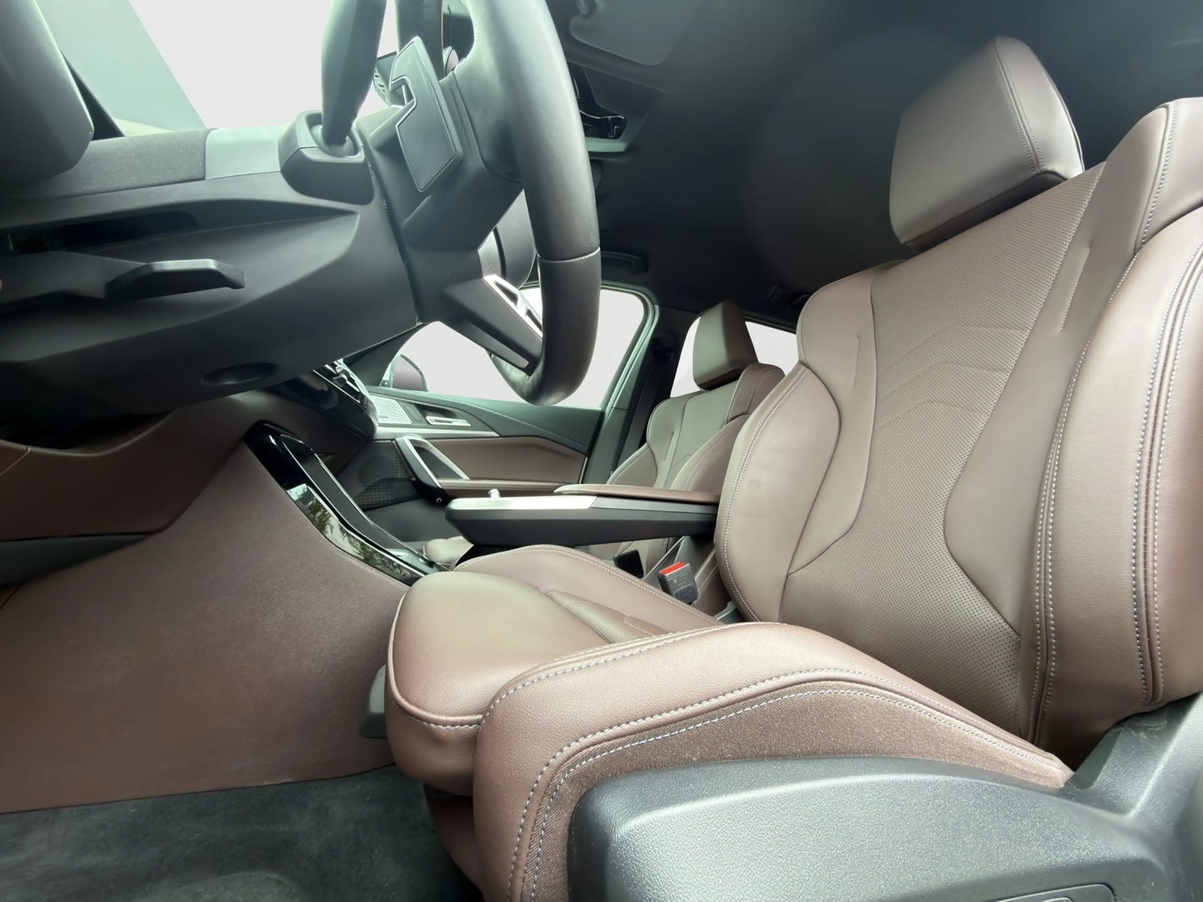 BMW iX 1 xDrive30 M-Sport AHK Head-Up DrivAssProf. ParkAs — photo 11