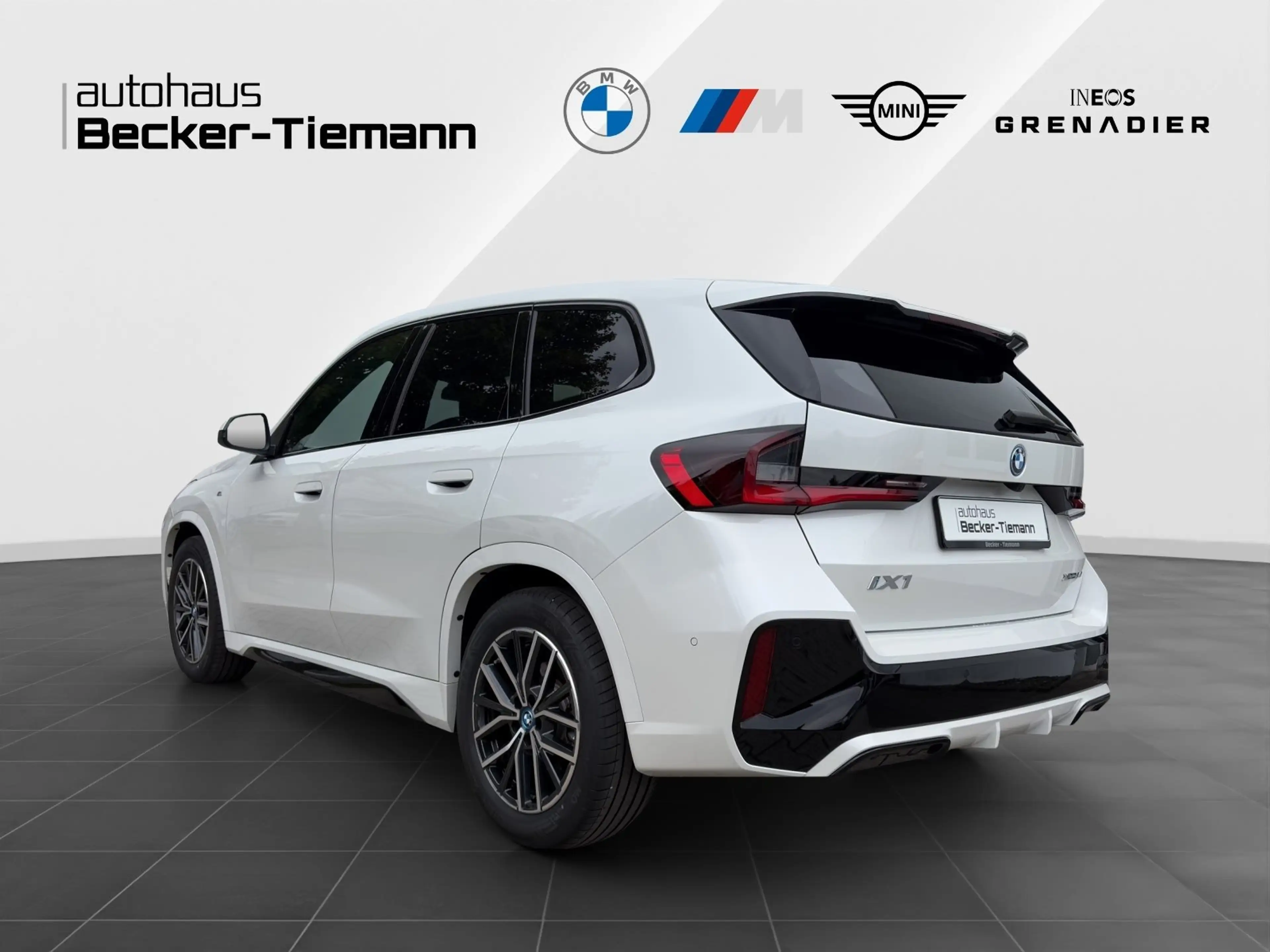 BMW iX 1 xDrive30 M-Sport AHK Head-Up DrivAssProf. ParkAs — photo 4