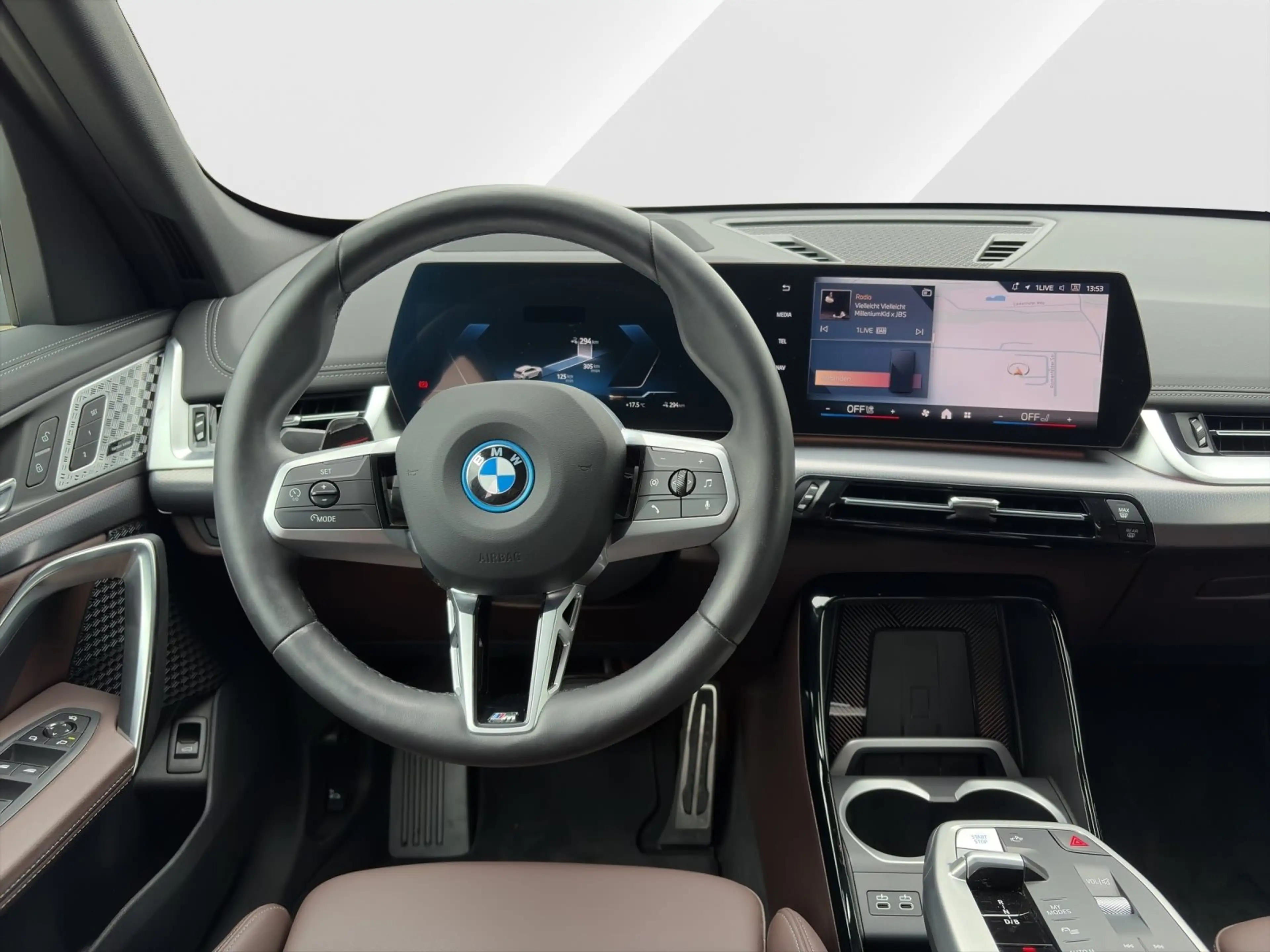 BMW iX 1 xDrive30 M-Sport AHK Head-Up DrivAssProf. ParkAs — photo 9