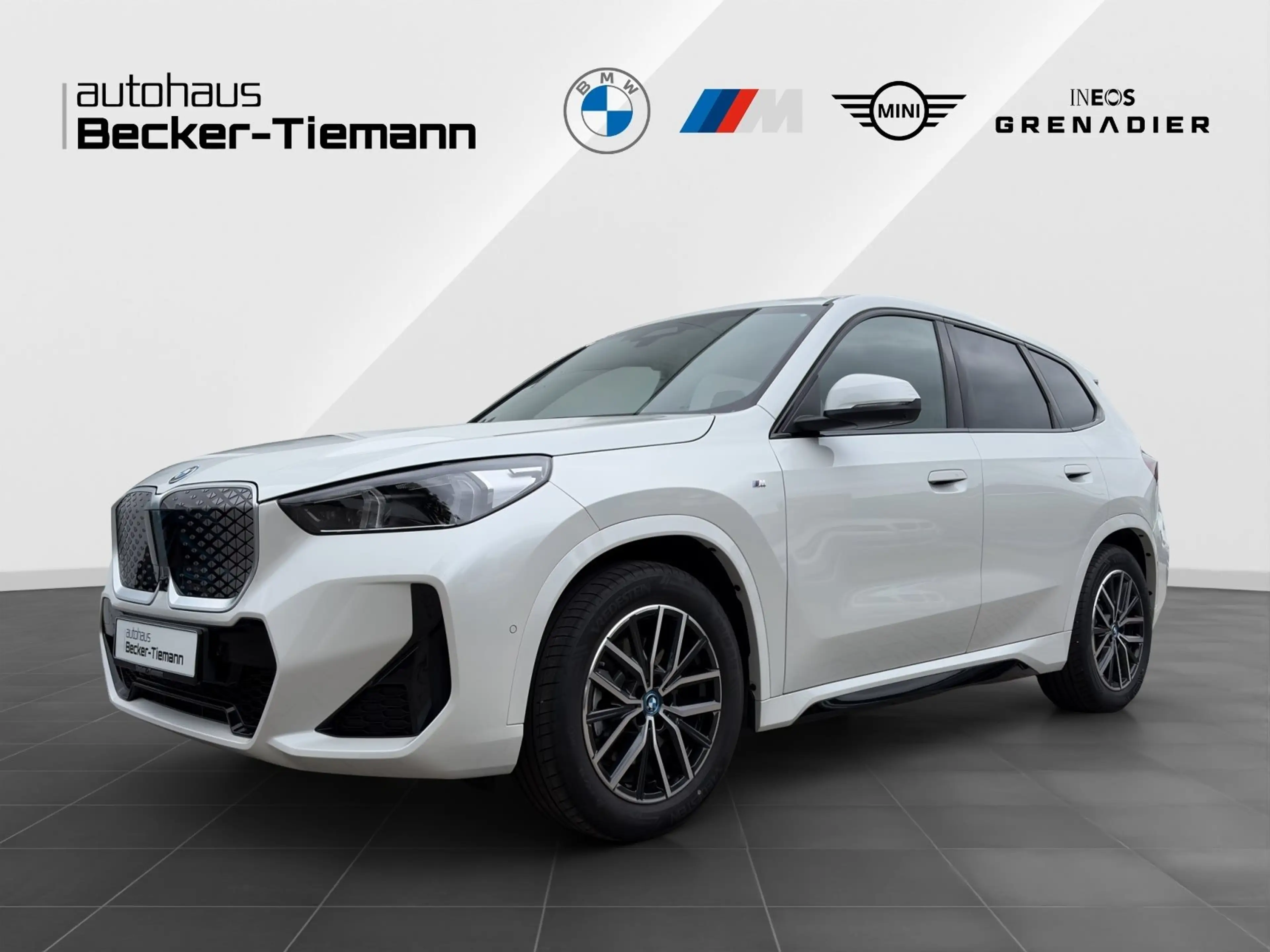 BMW iX 1 xDrive30 M-Sport AHK Head-Up DrivAssProf. ParkAs