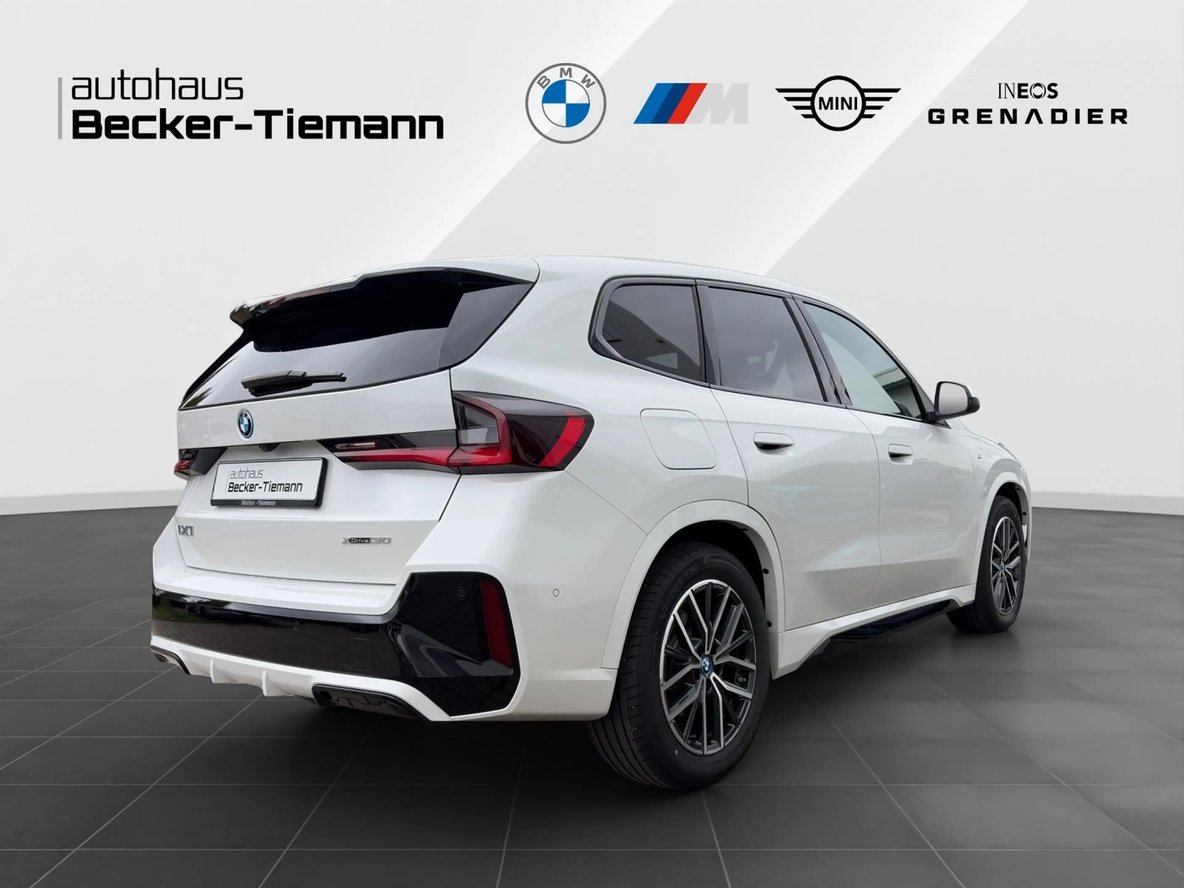 BMW iX 1 xDrive30 M-Sport AHK Head-Up DrivAssProf. ParkAs — photo 6