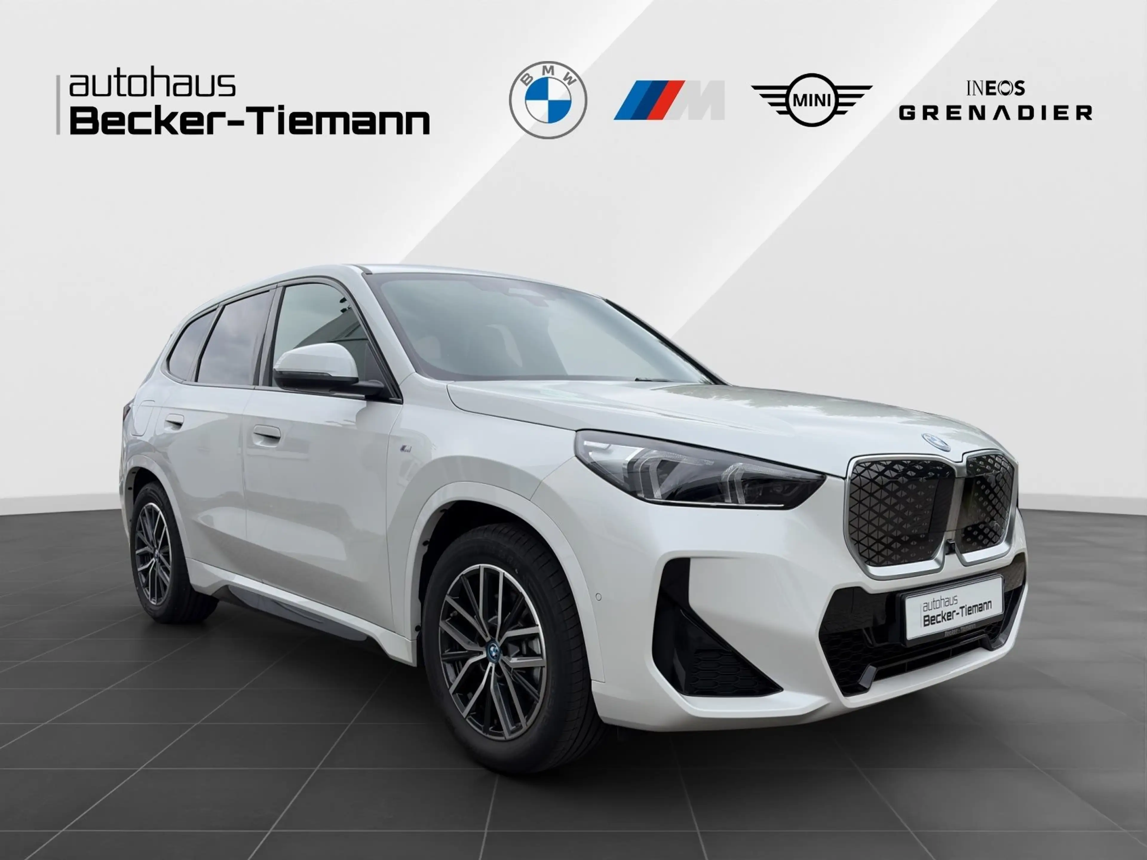 BMW iX 1 xDrive30 M-Sport AHK Head-Up DrivAssProf. ParkAs — photo 7