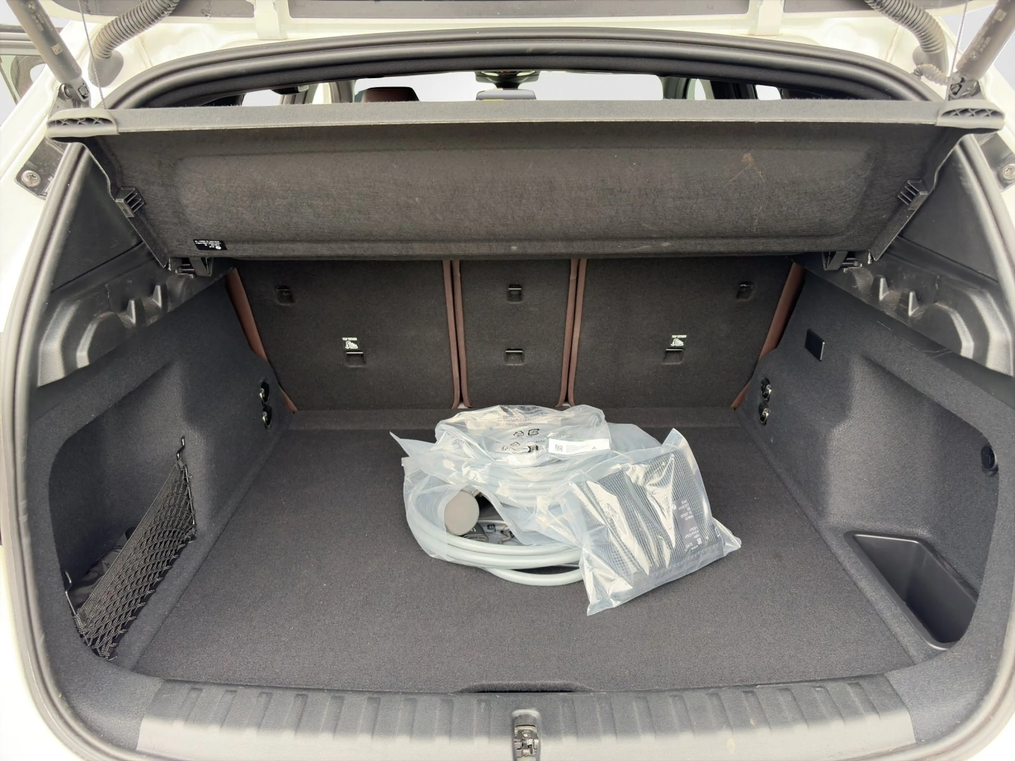 BMW iX 1 xDrive30 M-Sport AHK Head-Up DrivAssProf. ParkAs — photo 14