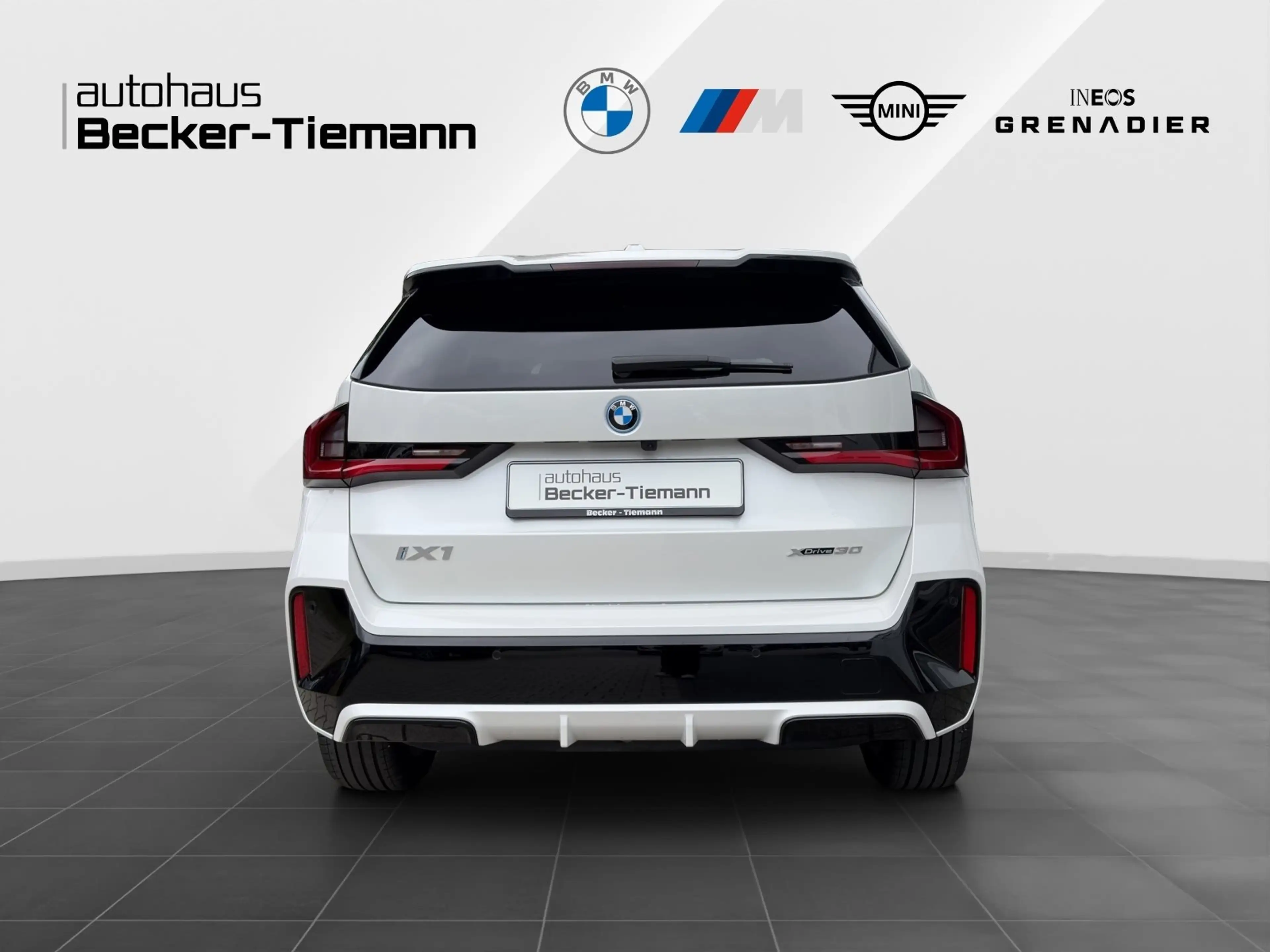 BMW iX 1 xDrive30 M-Sport AHK Head-Up DrivAssProf. ParkAs — photo 5