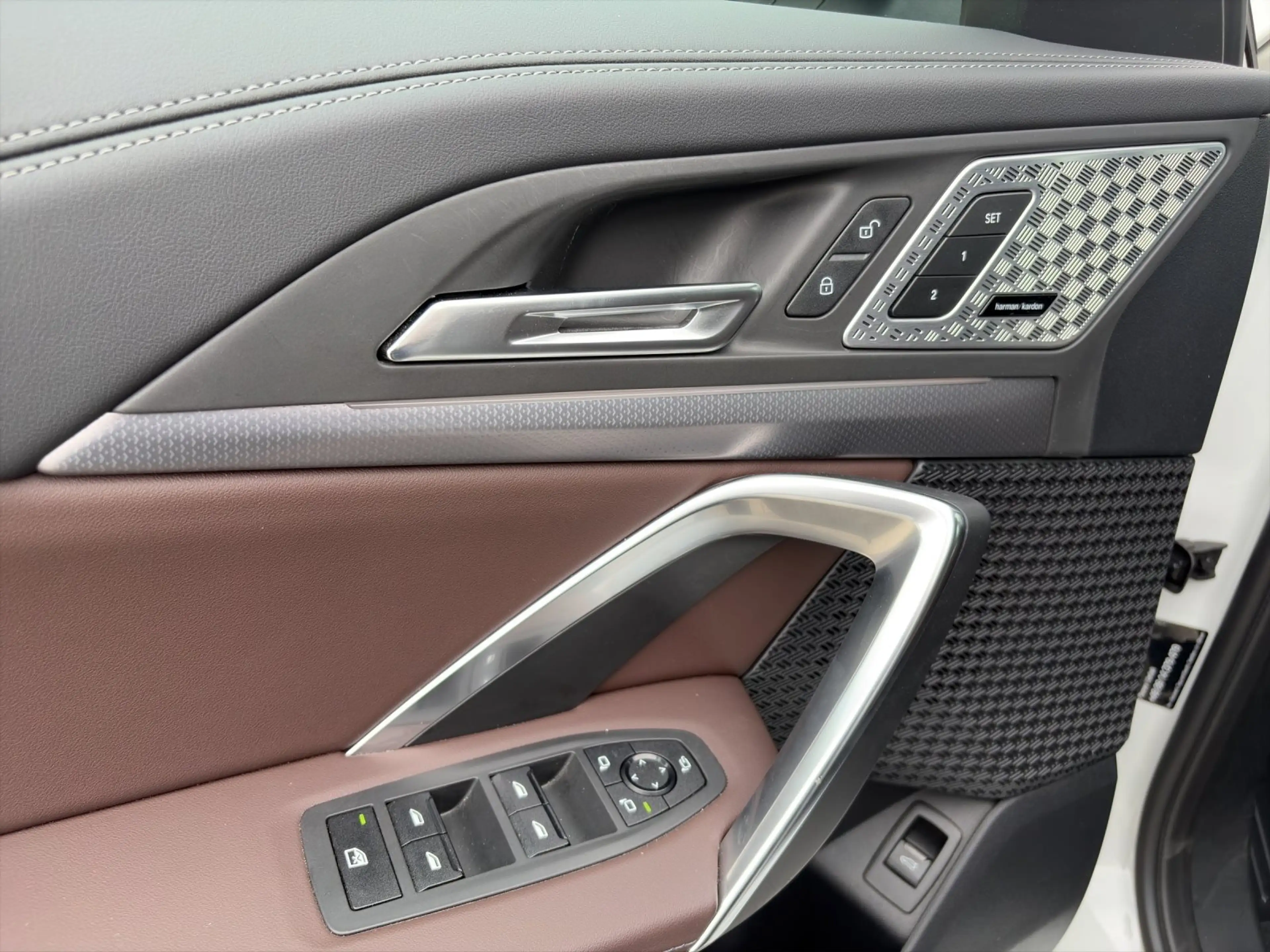BMW iX 1 xDrive30 M-Sport AHK Head-Up DrivAssProf. ParkAs — photo 10