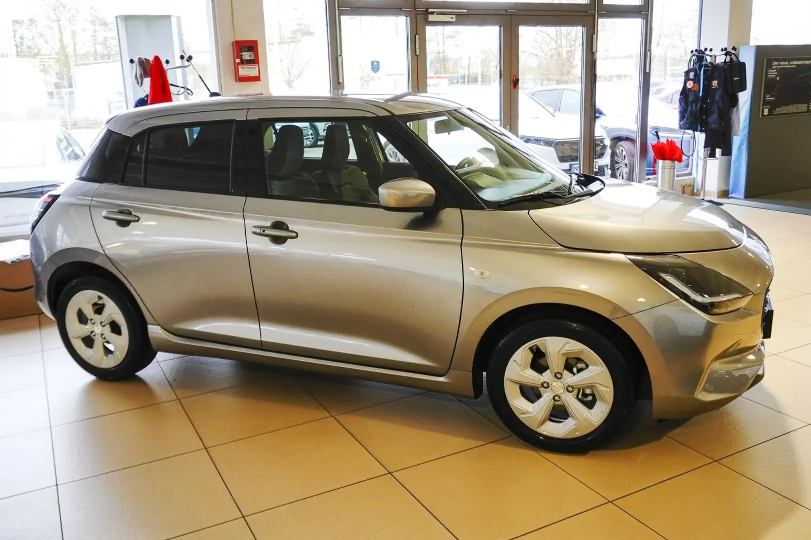 Suzuki Swift 1.2 DUALJET HYBRID Comfort CVT Topangebot! Silber - 1