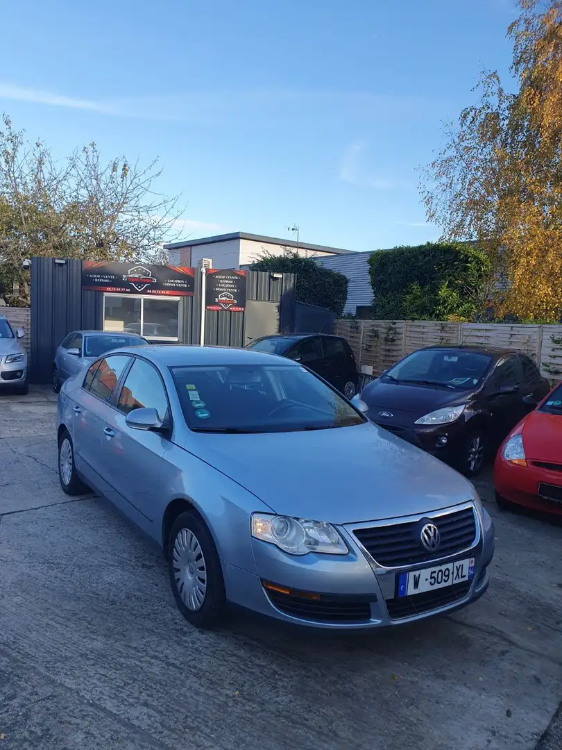 Volkswagen Passat 2.0 FSI 150ch Confort Bleu - 1