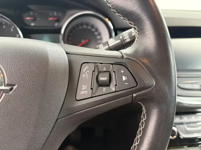 Opel Astra view 12