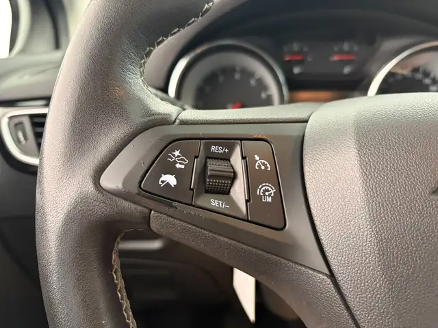 Opel Astra view 10