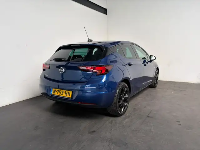 Opel Astra view 2