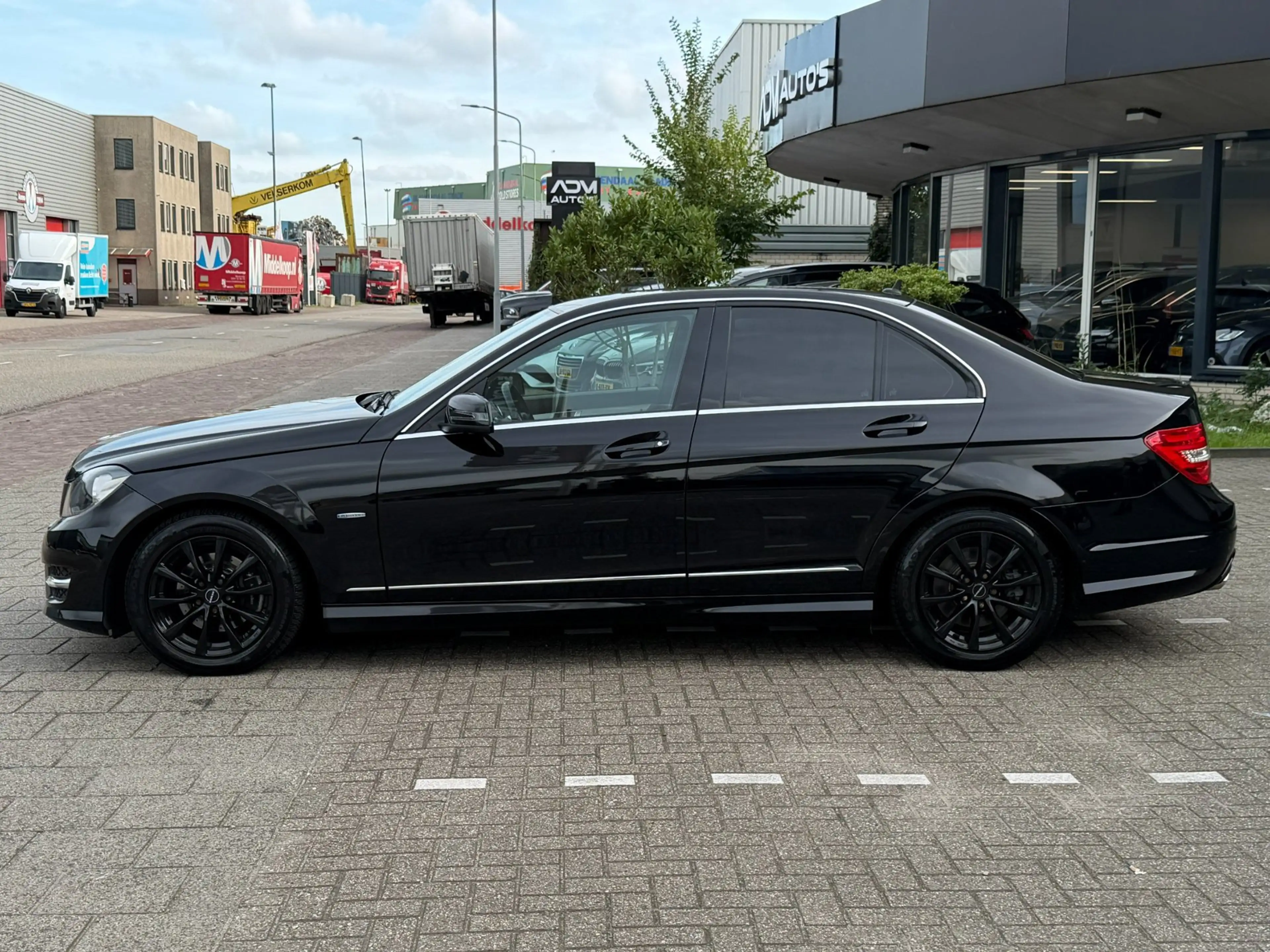 Mercedes-Benz C 180 CGI BlueEfficiency Avantgarde l AMG-Pakket — photo 3