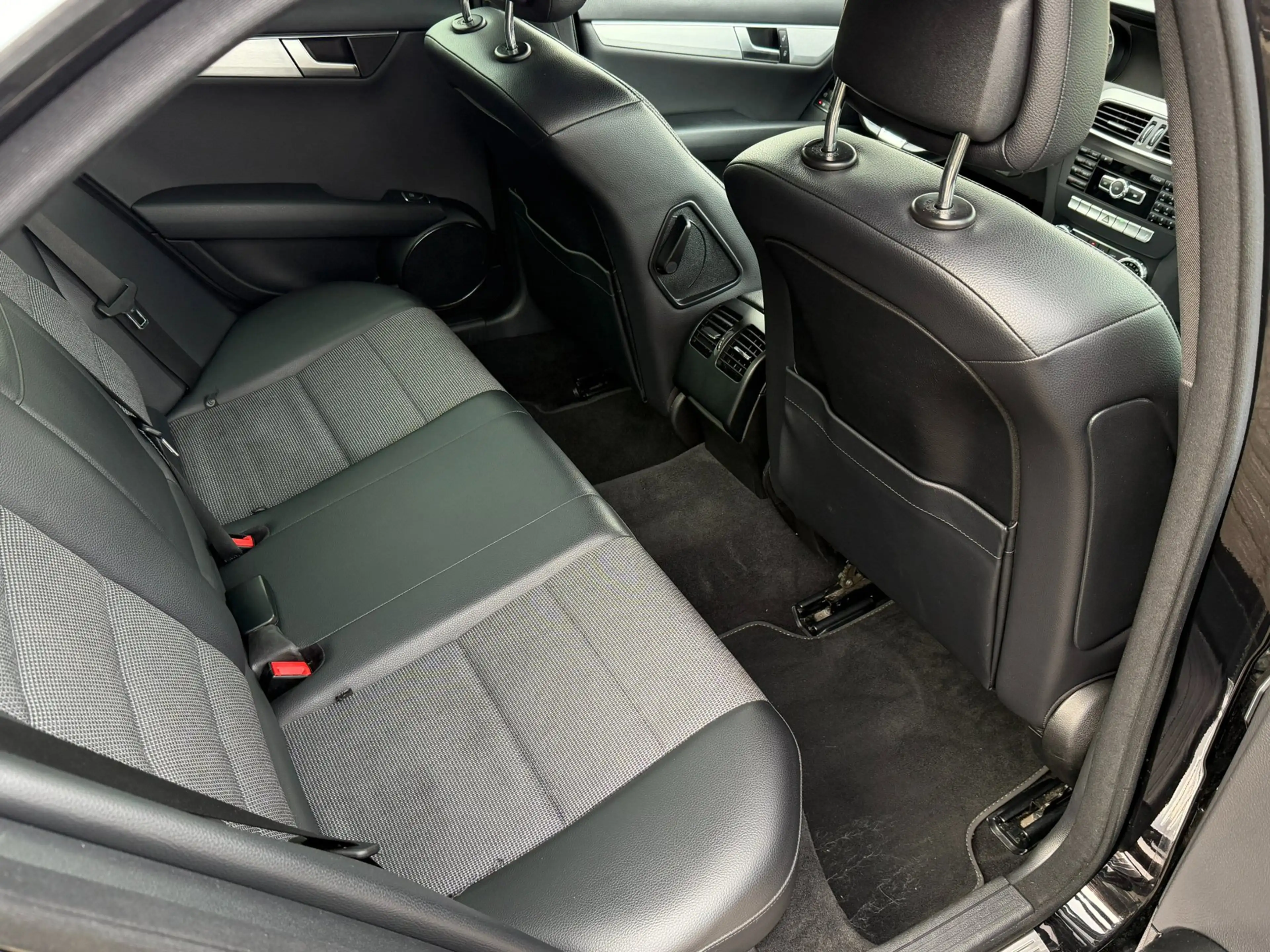 Mercedes-Benz C 180 CGI BlueEfficiency Avantgarde l AMG-Pakket — photo 18