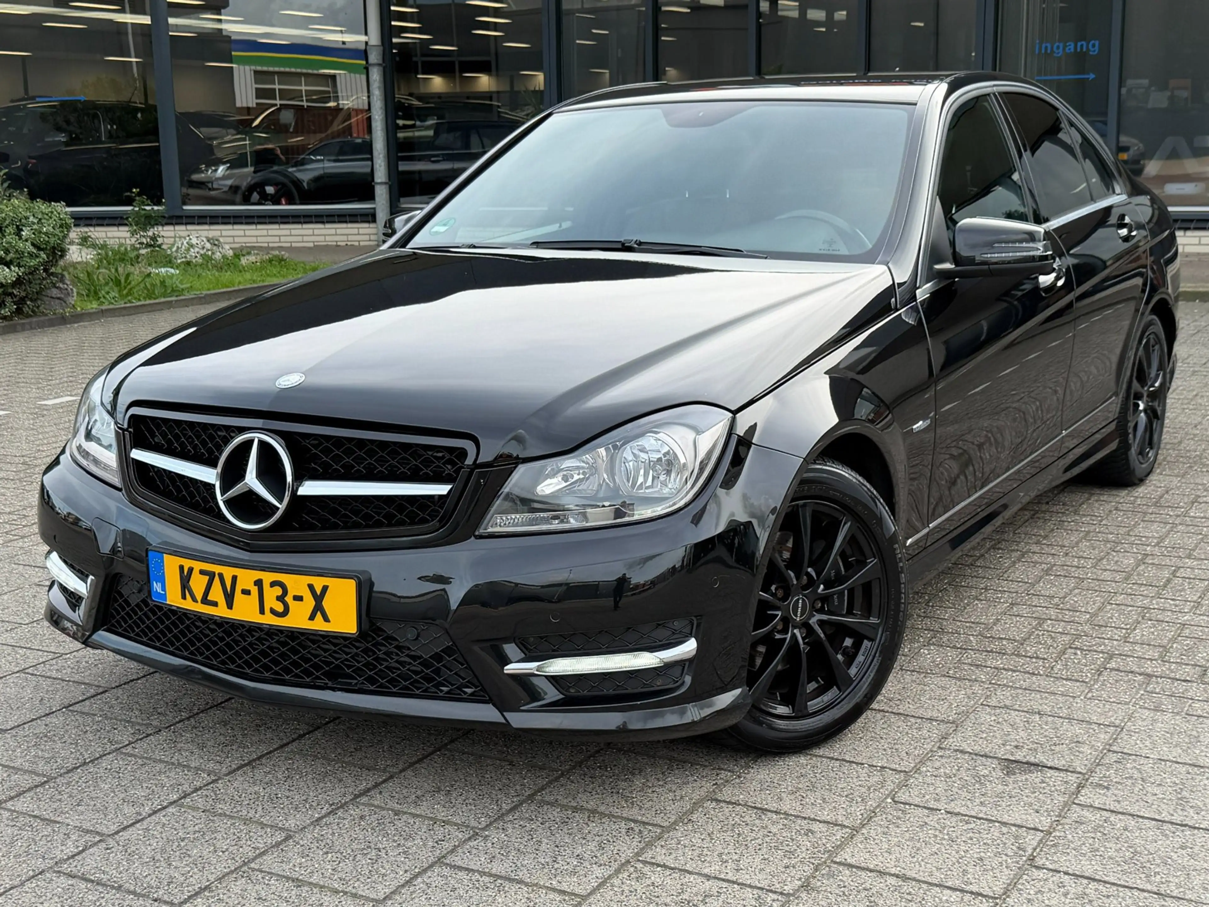 Mercedes-Benz C 180 CGI BlueEfficiency Avantgarde l AMG-Pakket